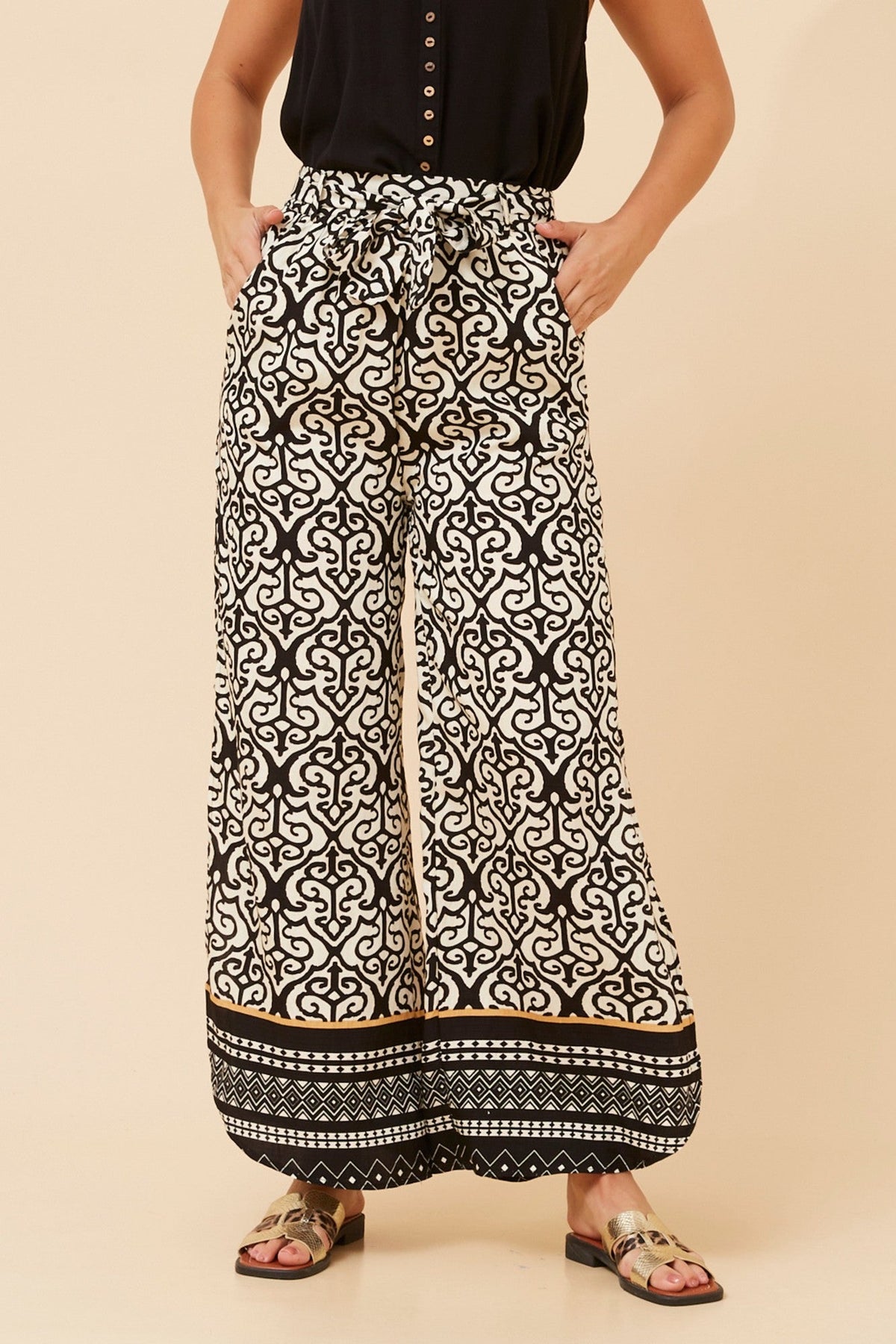 SISKA BORDER PRINT WIDE LEG PANTS (Black)