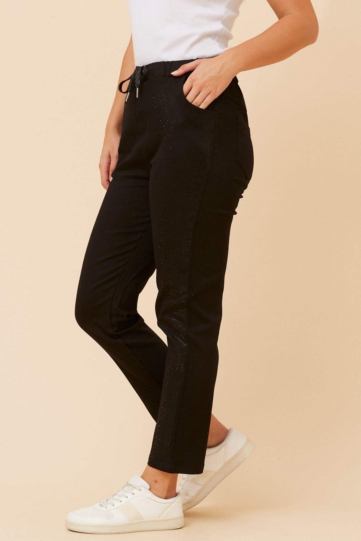 JANJA DIAMANTE JOGGER PANTS (White)