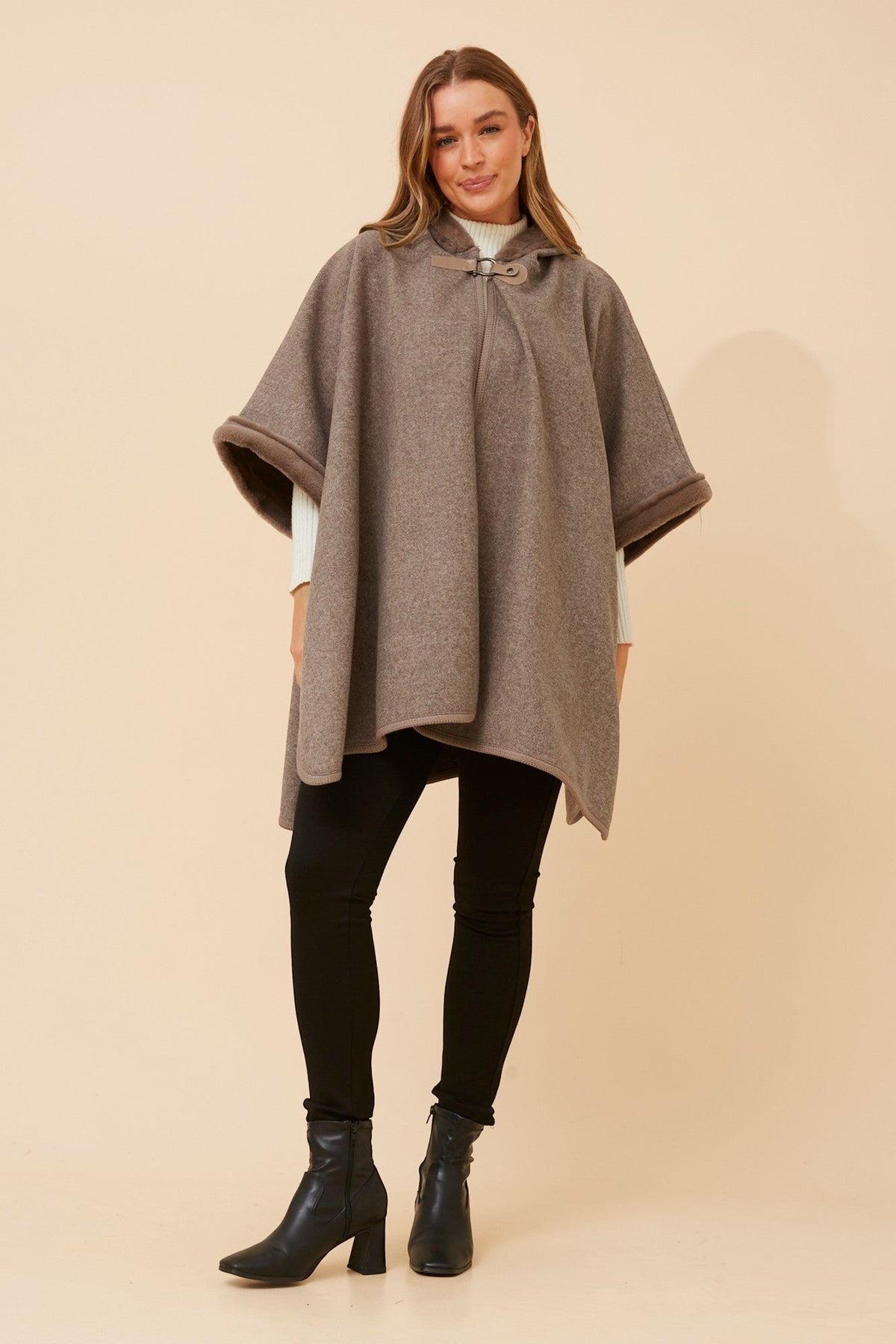 AMBERLYN SOLID PONCHO (Black)