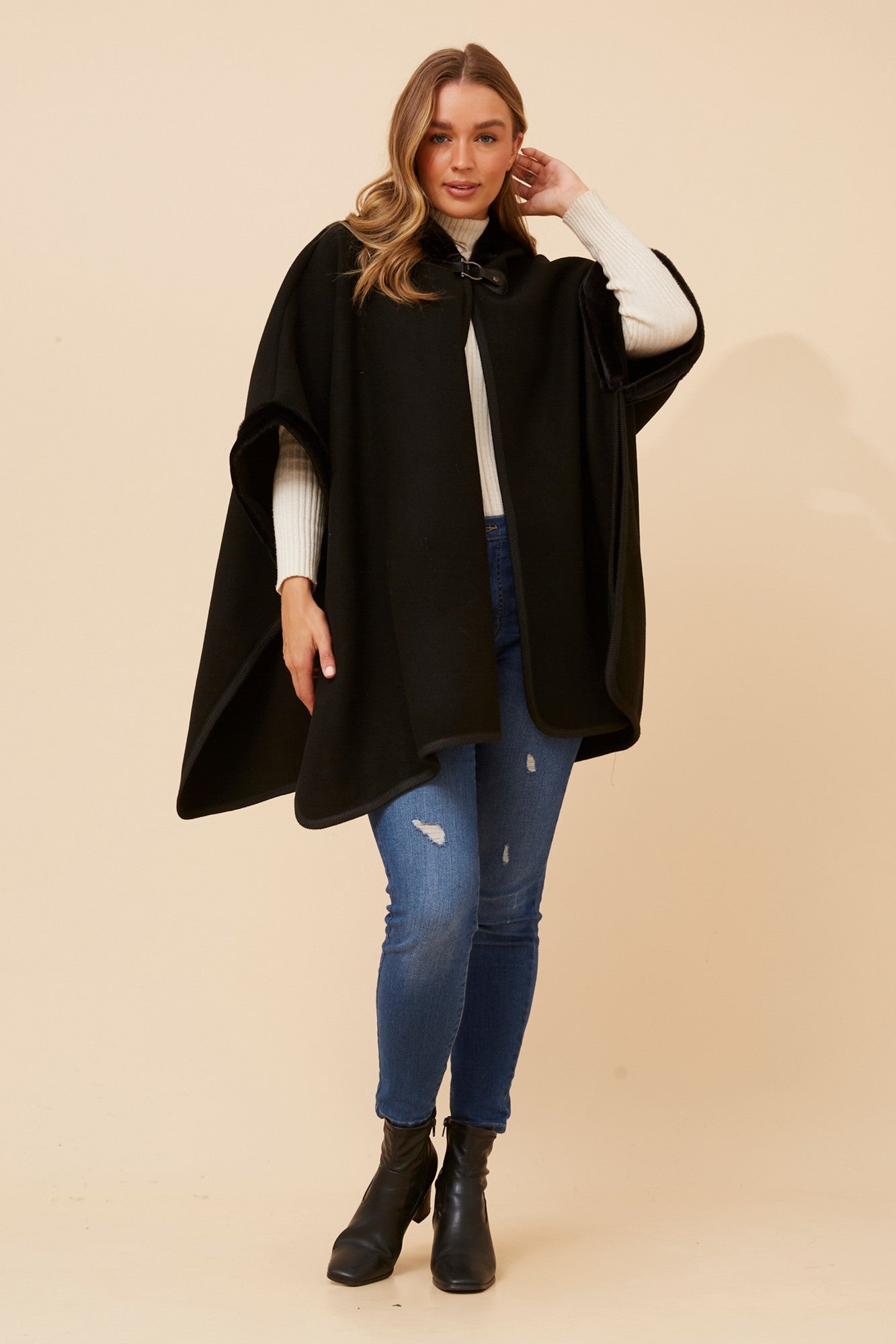 AMBERLYN SOLID PONCHO (Black)