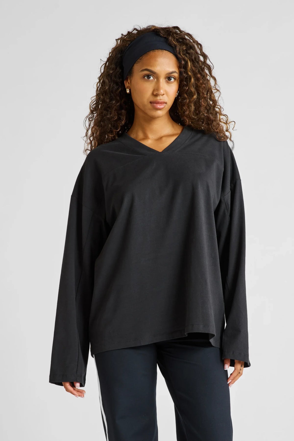 Oversized V-Neck Long Sleeve (Black)