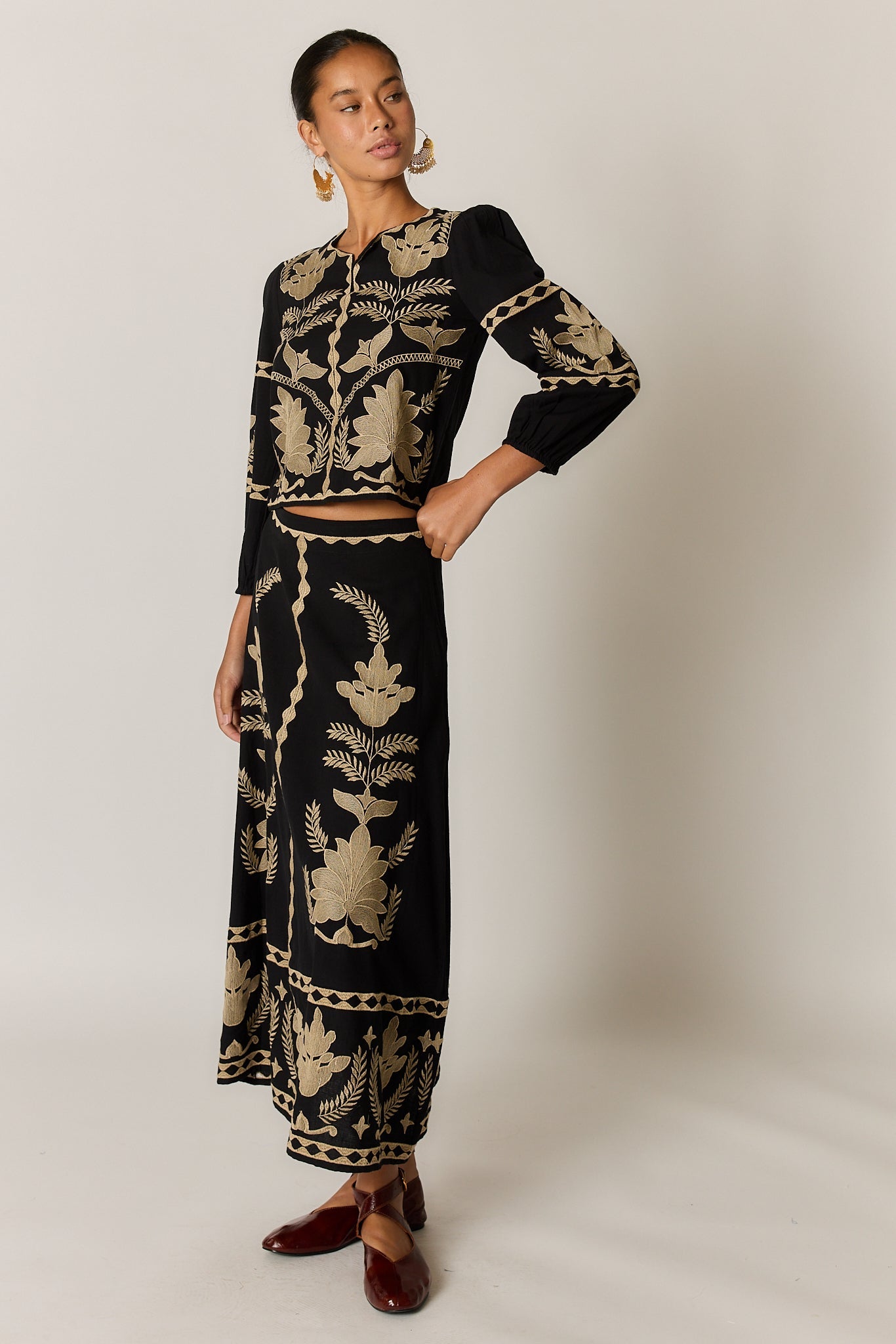 Rubyyaya Arnun Top (Black)