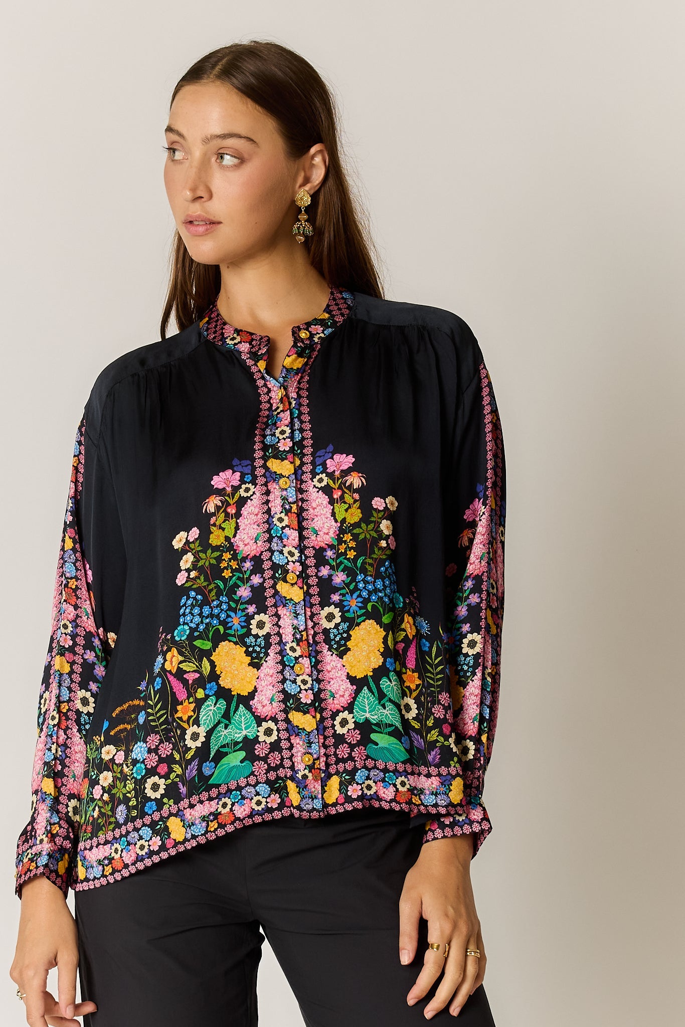 Rubyyaya Delicia Shirt (Black)