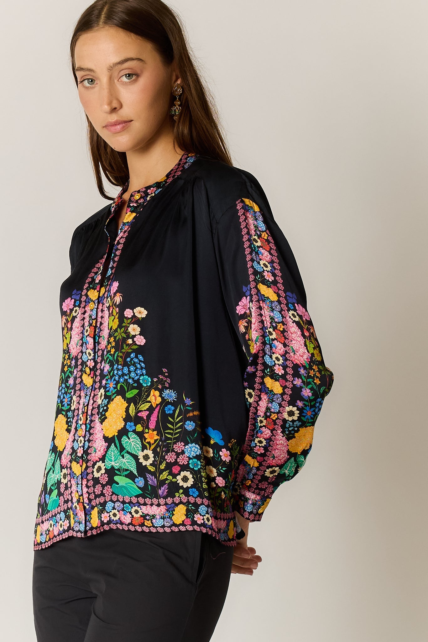 Rubyyaya Delicia Shirt (Black)
