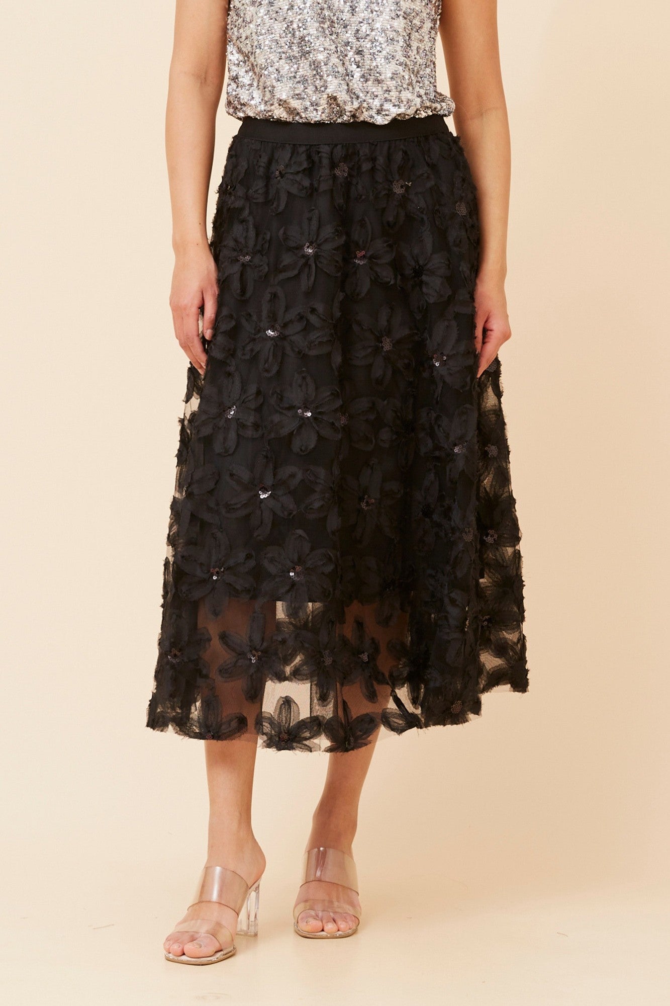 PHOENIX FLORAL EMBROIDERED SKIRT (Black)