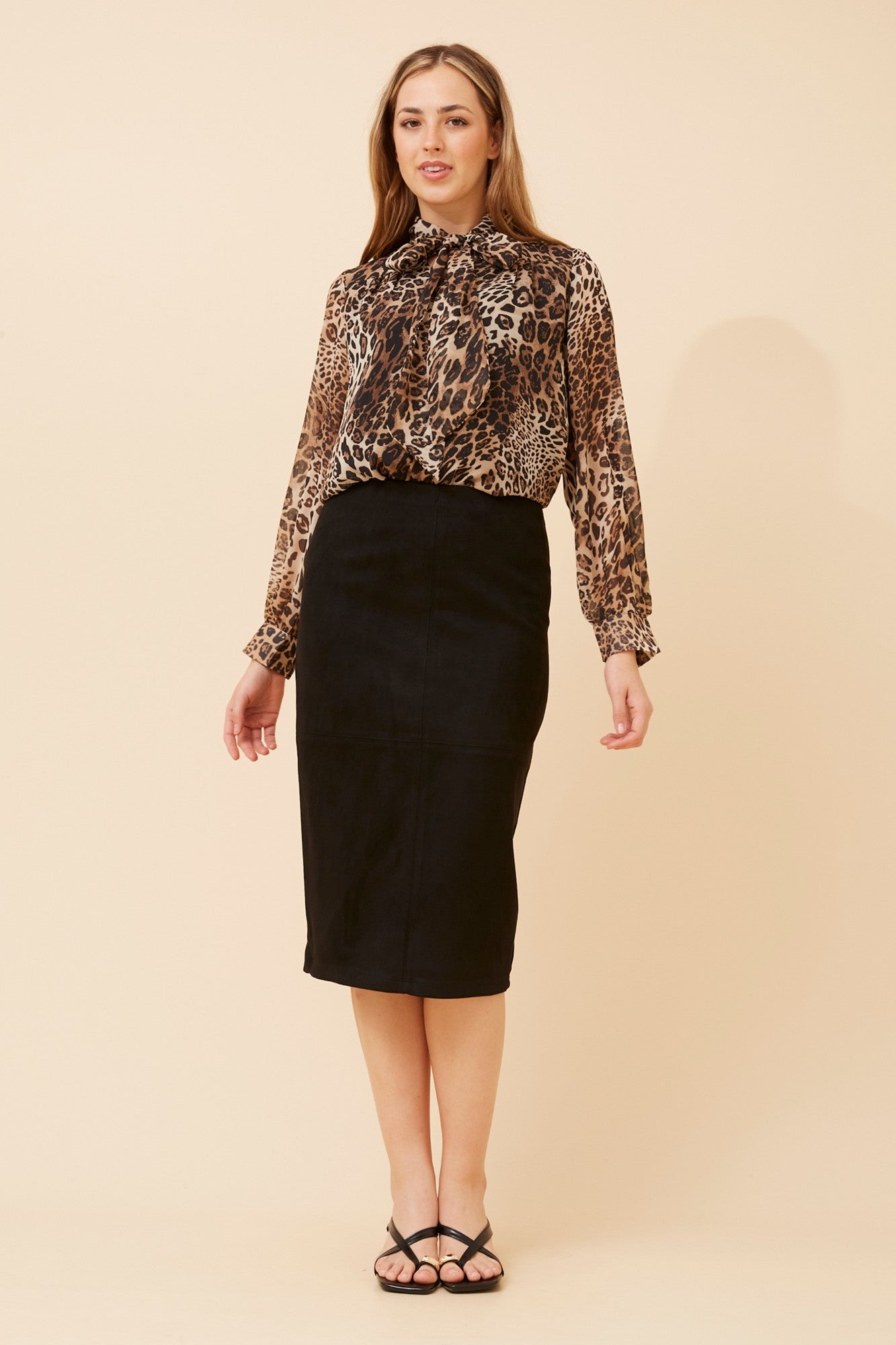ZINIA FAUX SUEDE SKIRT (Black)