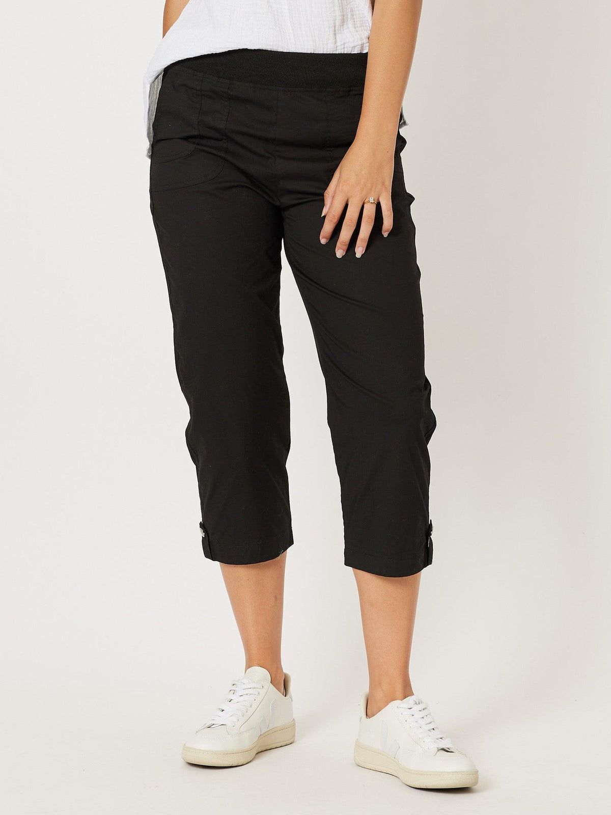 Image of a model wearing Pants. Product name - Santorini Cropped Cotton Pant Black in Black colour by brand - Threadz