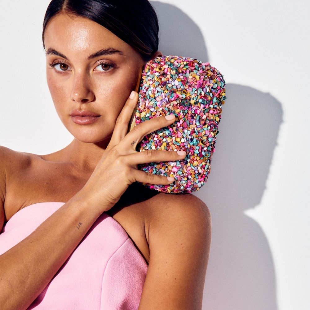 Image of Bags. Productname: SAVANNAH Pebble Clutch in colour by brand - Olga Berg