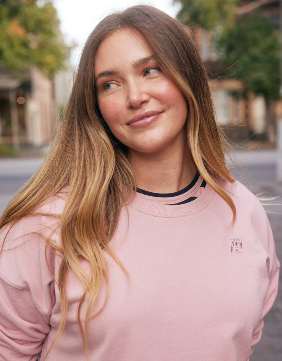 White & Co. Staple Scoop Hem Sweat (Washed Pink)