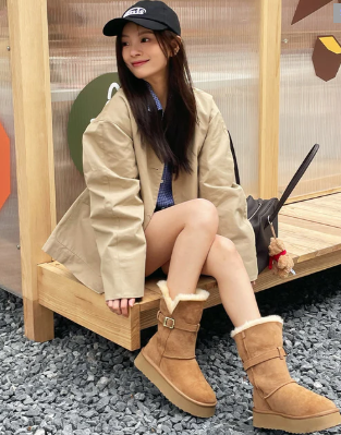 UGG EVERAU® Short Valerie Boots (Chestnut)