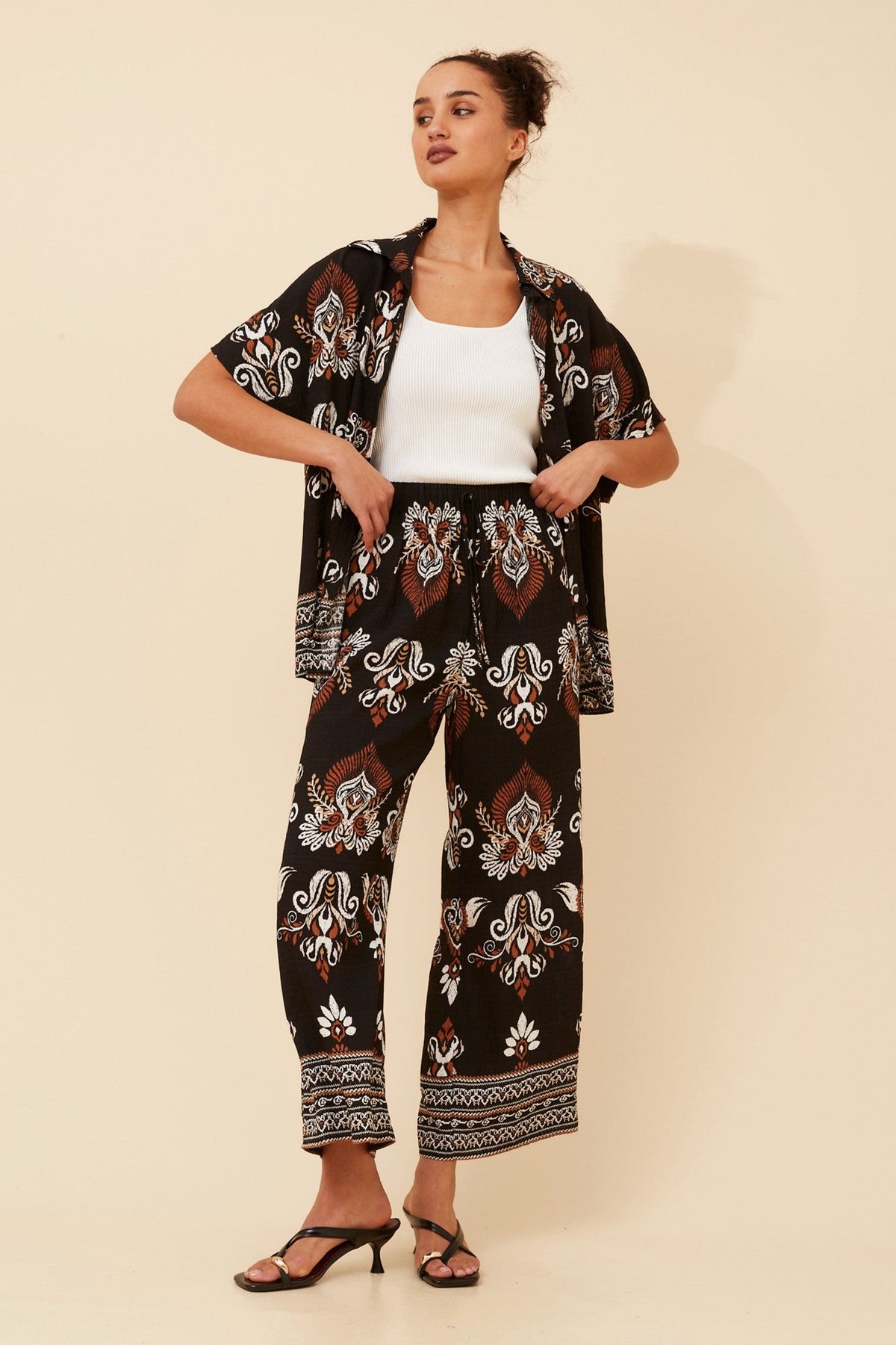 NEVELLE BORDER PRINT TWO-PIECE SET (Black)
