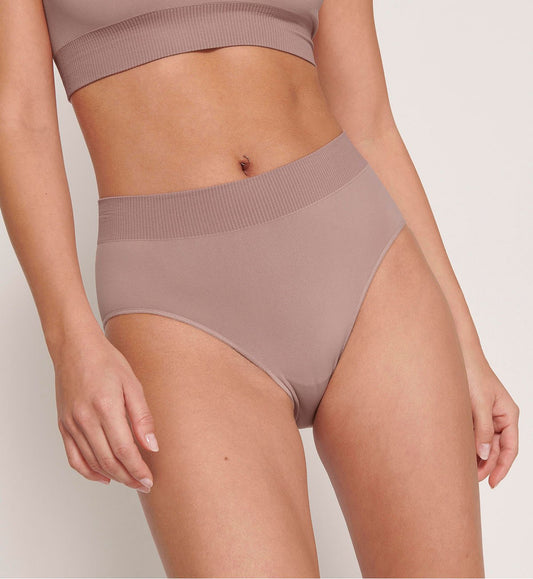Image of Briefs. Productname: Triumph Sloggi Ever Infused Aloe High Waist in Foggy Mauve colour by brand - Triumph