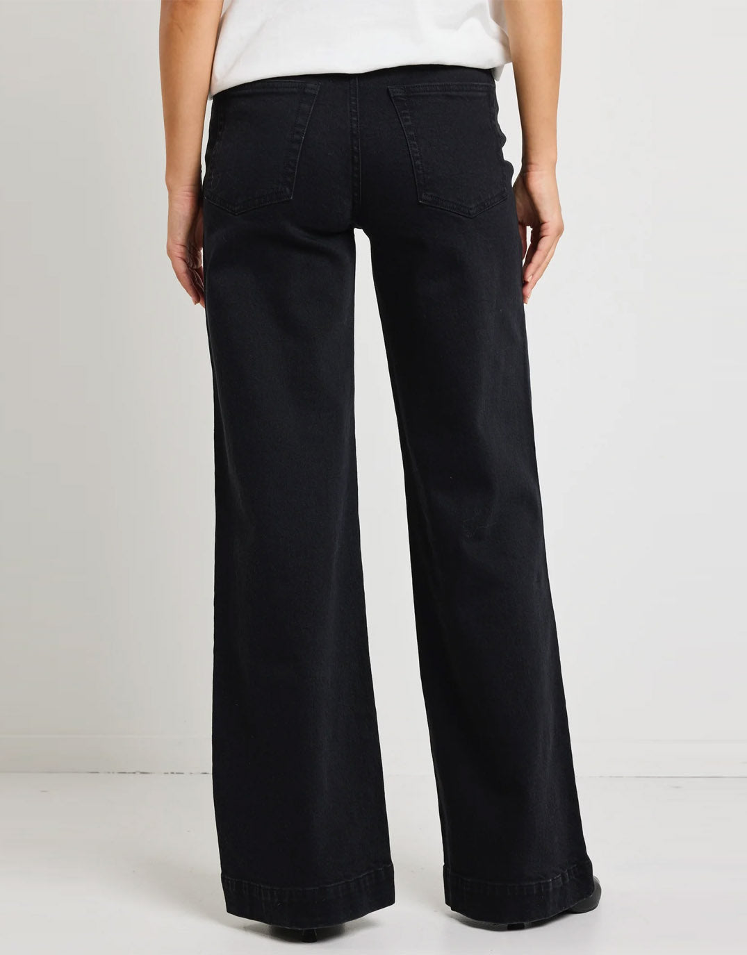 Concert Mid Rise Wide Leg Pocket Jean - (Black)