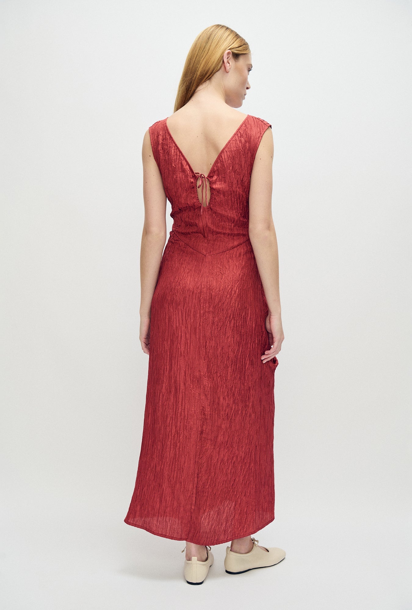 Silk Laundry Crinkle Peek-A-Boo Dress (Blush Red)