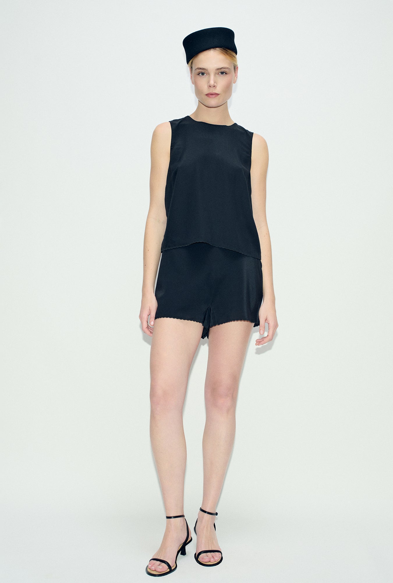 Silk Laundry CDC Scallop Shorts (Black)