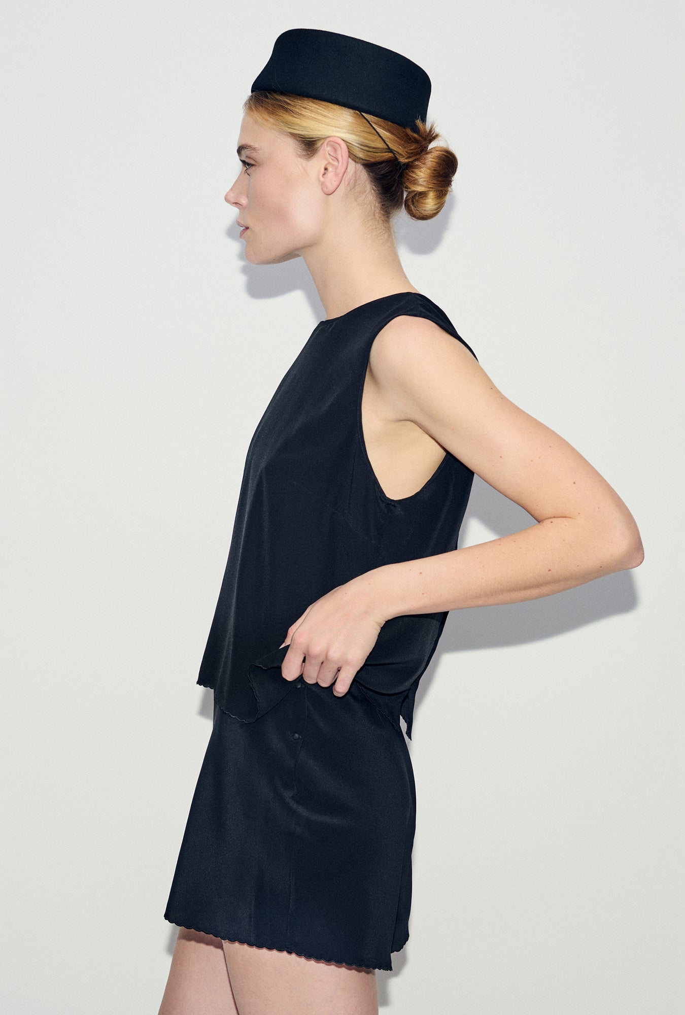 Silk Laundry CDC Scallop Shorts (Black)