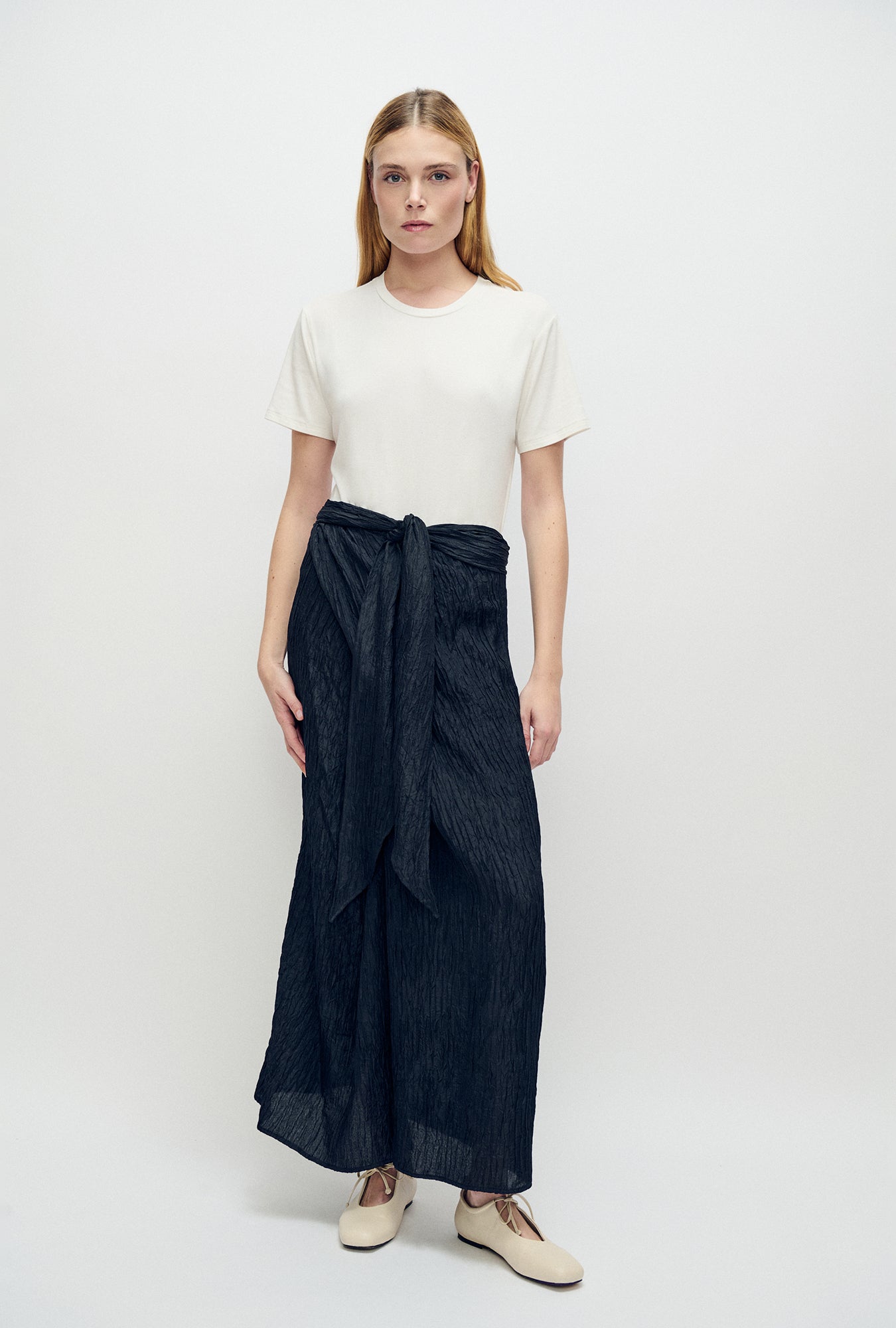 Silk Laundry Crinkle Twisted Wrap Skirt (Black)