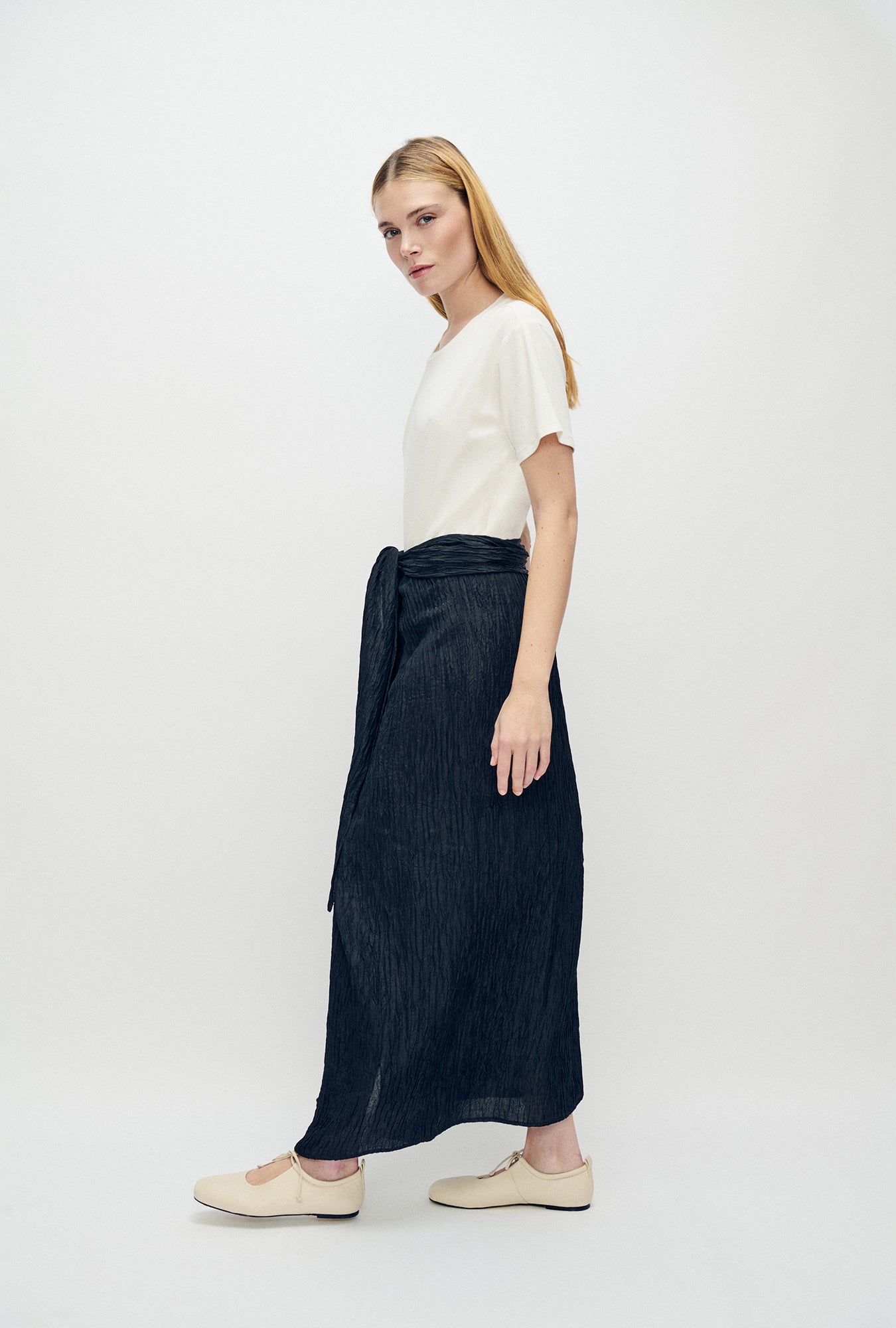Silk Laundry Crinkle Twisted Wrap Skirt (Black)
