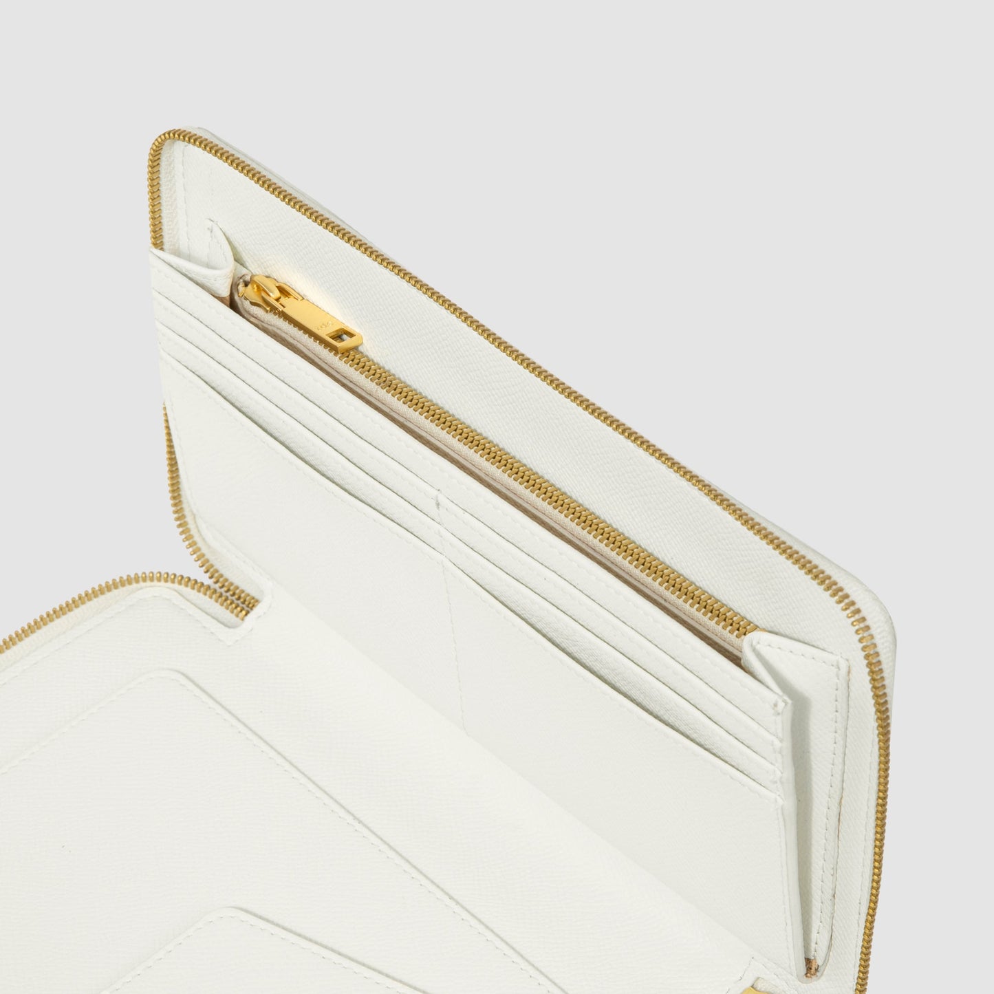 The Daily Edited Essentials Zip Travel Wallet Pure (White)