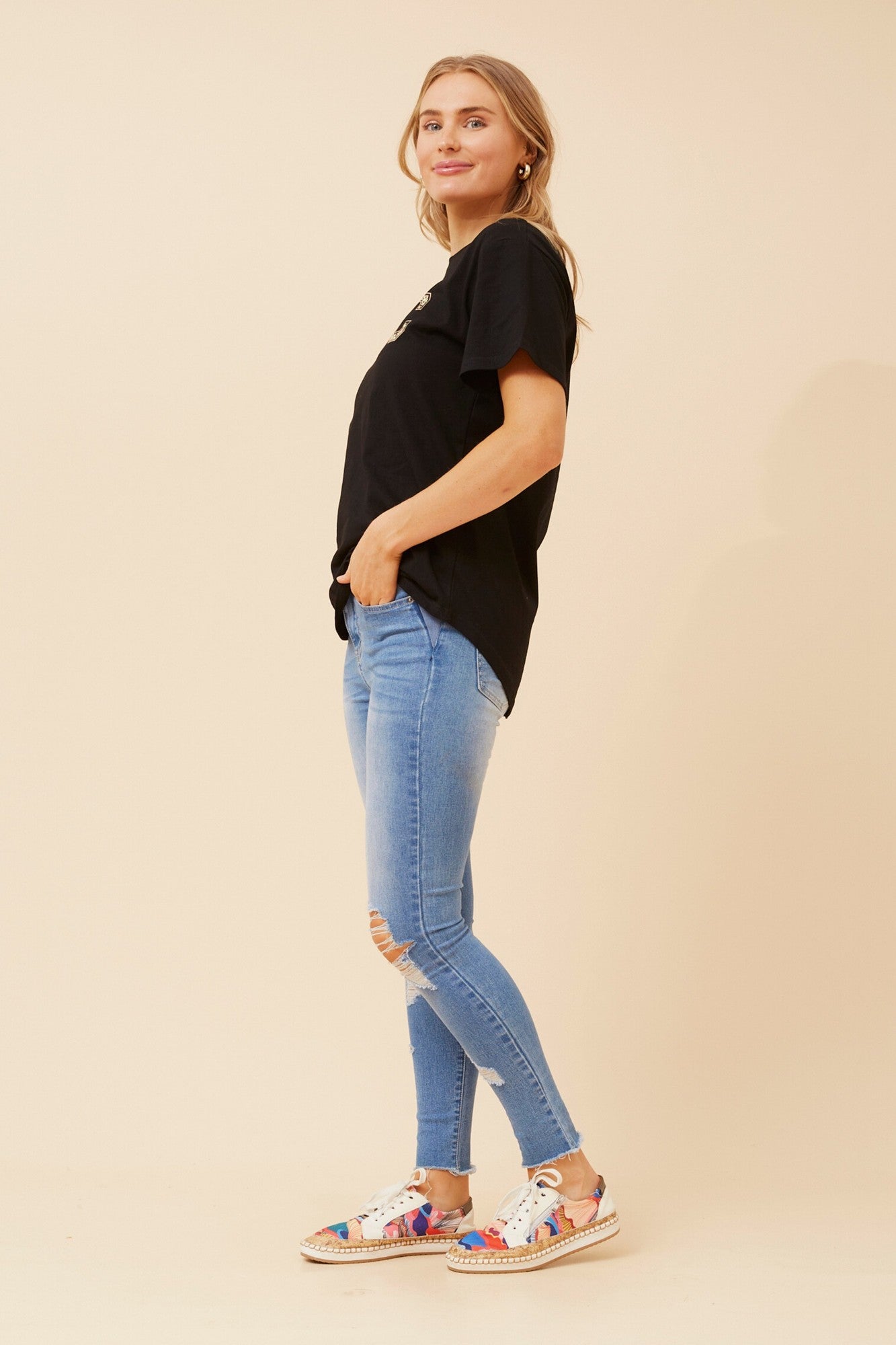 BINDI NYC GRAPHIC TEE (Black)