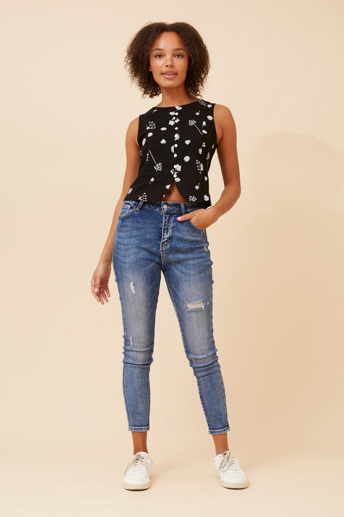 ROCH FLORAL EMBROIDERED VEST (Black)