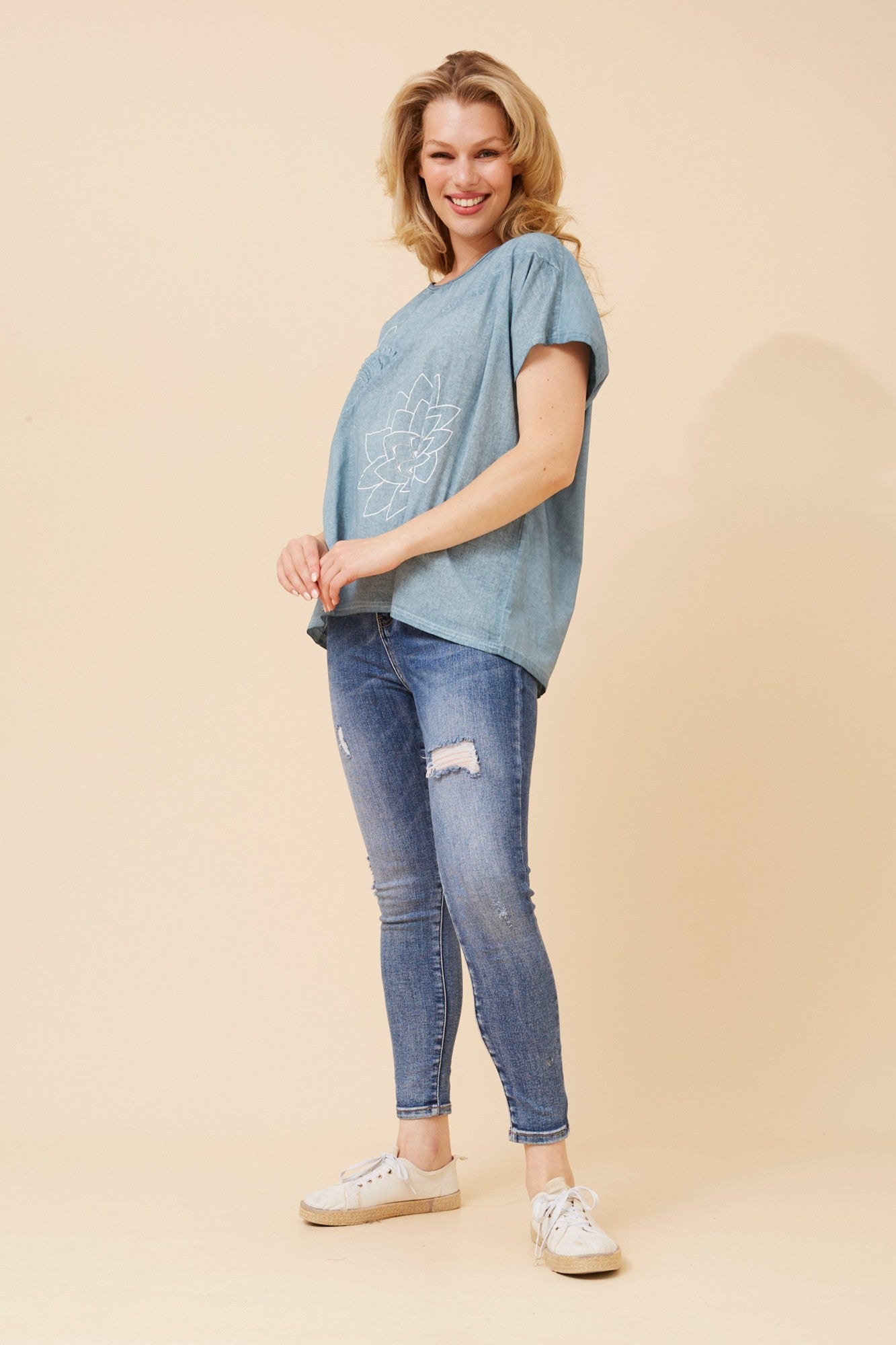 JOLANDA EMBROIDERED TOP (Latte)