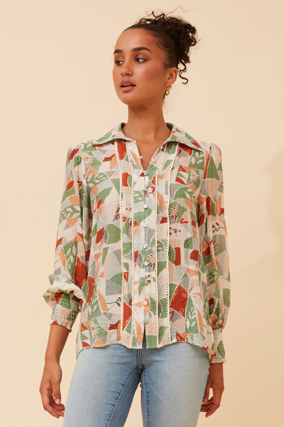 ELKE ABSTRACT PRINT BLOUSE (Sage)