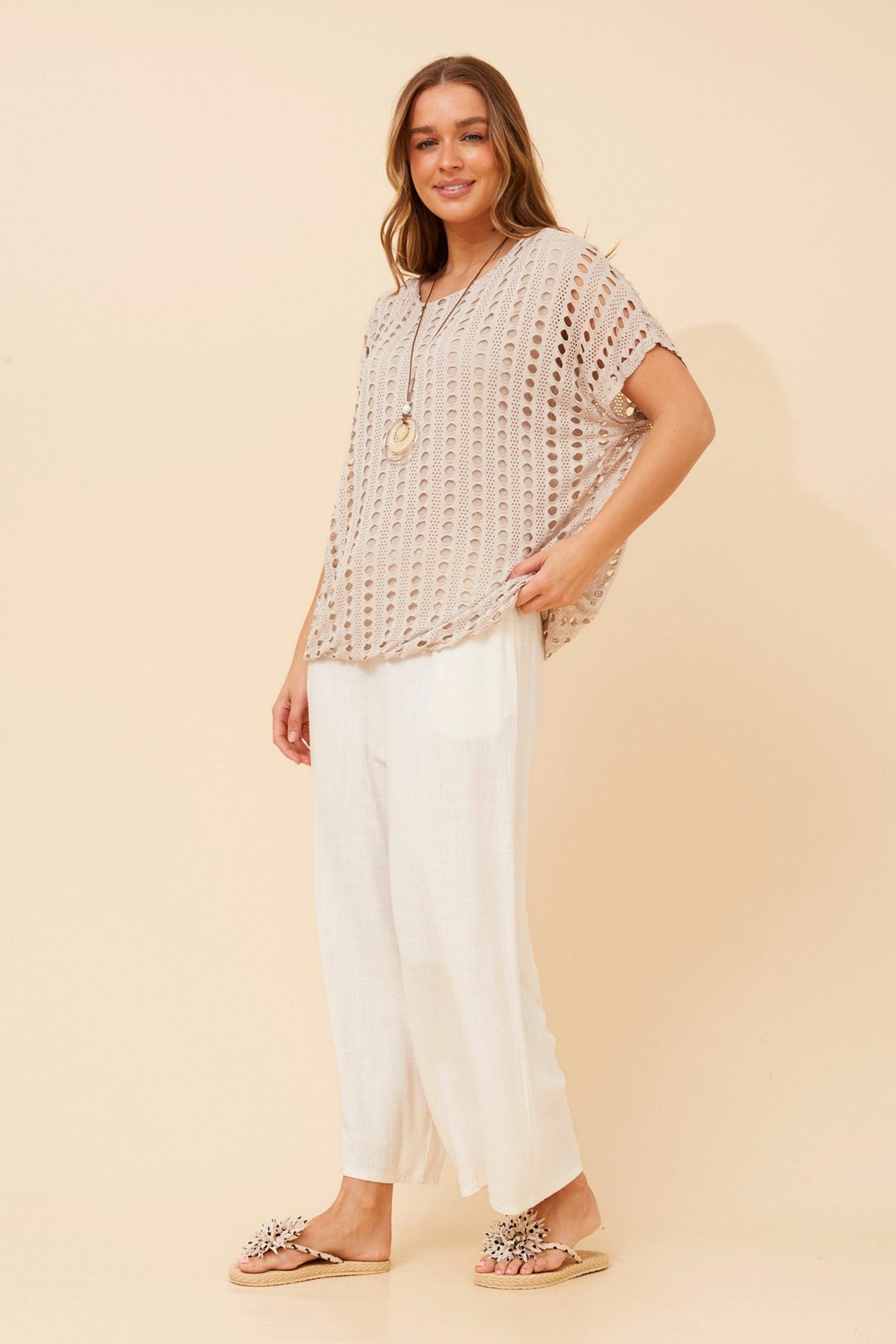 BOTTEGA MODA ENRIKA EYELET TOP (Nougat)