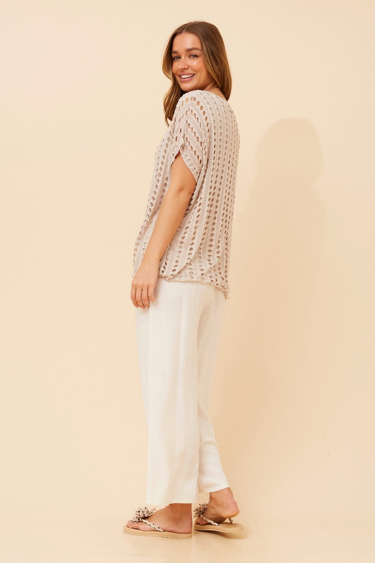 BOTTEGA MODA ENRIKA EYELET TOP (Nougat)