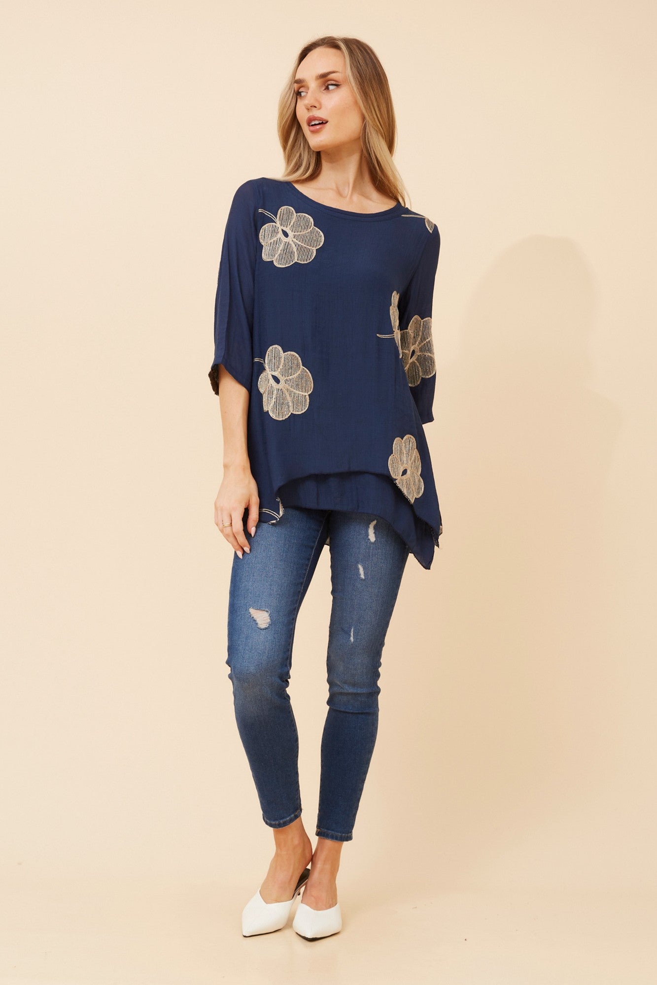 BENI FLORAL EMBROIDERED TOP (Navy)