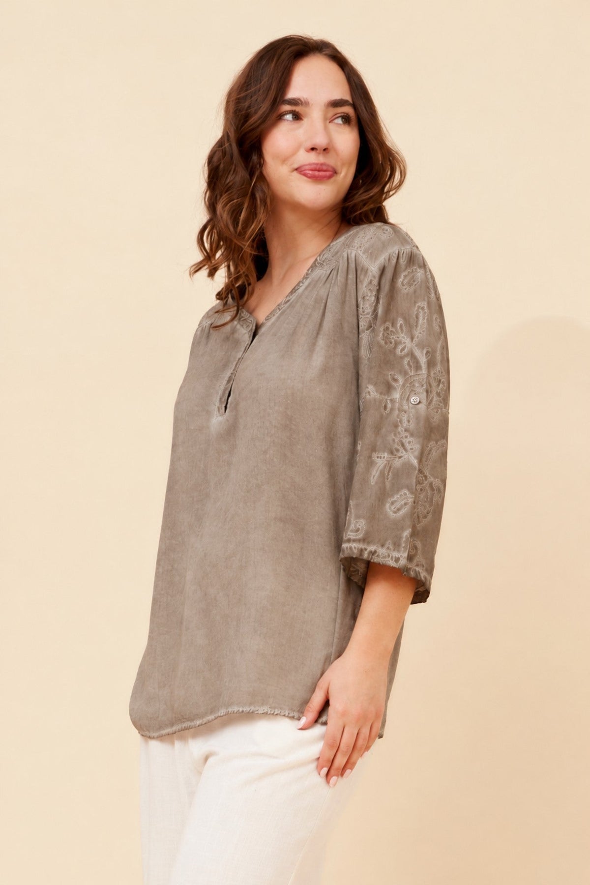 BOTTEGA MODA ROHAN EMBROIDERY TOP (Beige)