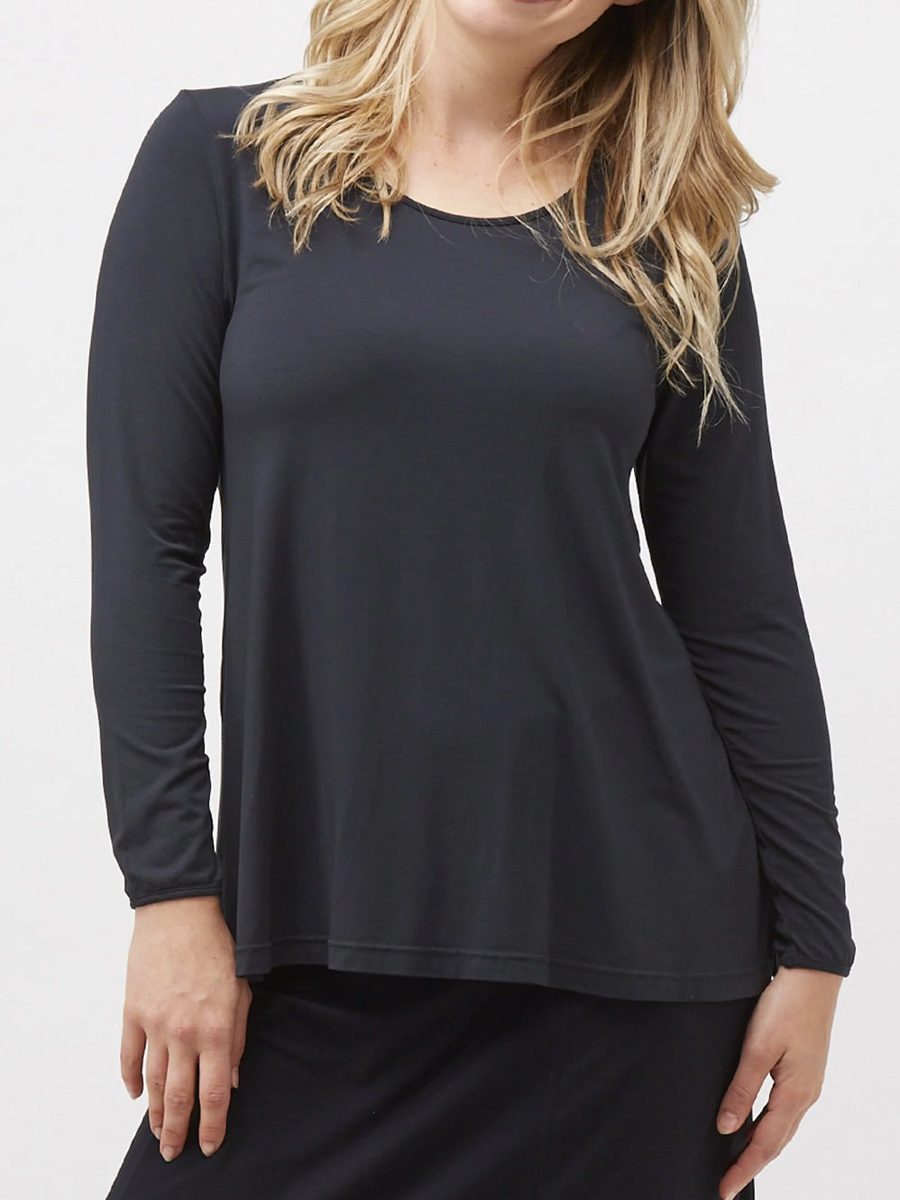 TANI SWING SPLIT HEM LONG SLEEVE TEE (Black)
