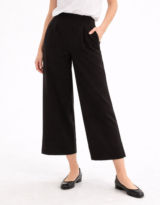 Image of a model wearing Pants. Productname: Classic Trouser - in Black colour by brand - Tirelli