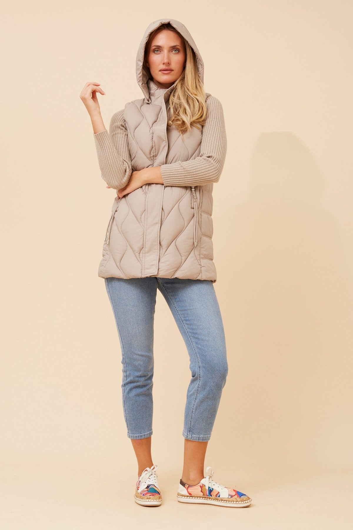 TILBA SOLID PUFFER VEST (Cement)