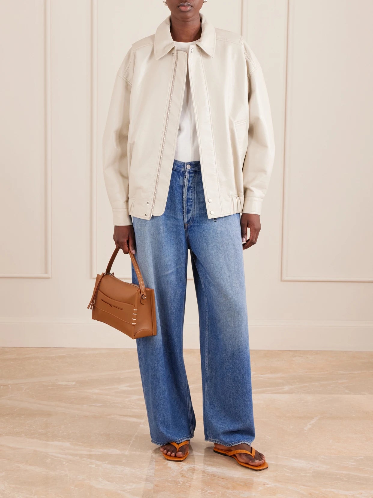 Image of Jeans. Product name - The Rounded Baggy Mid-rise Wide-leg Pants in Mid denim colour by brand - AGOLDE