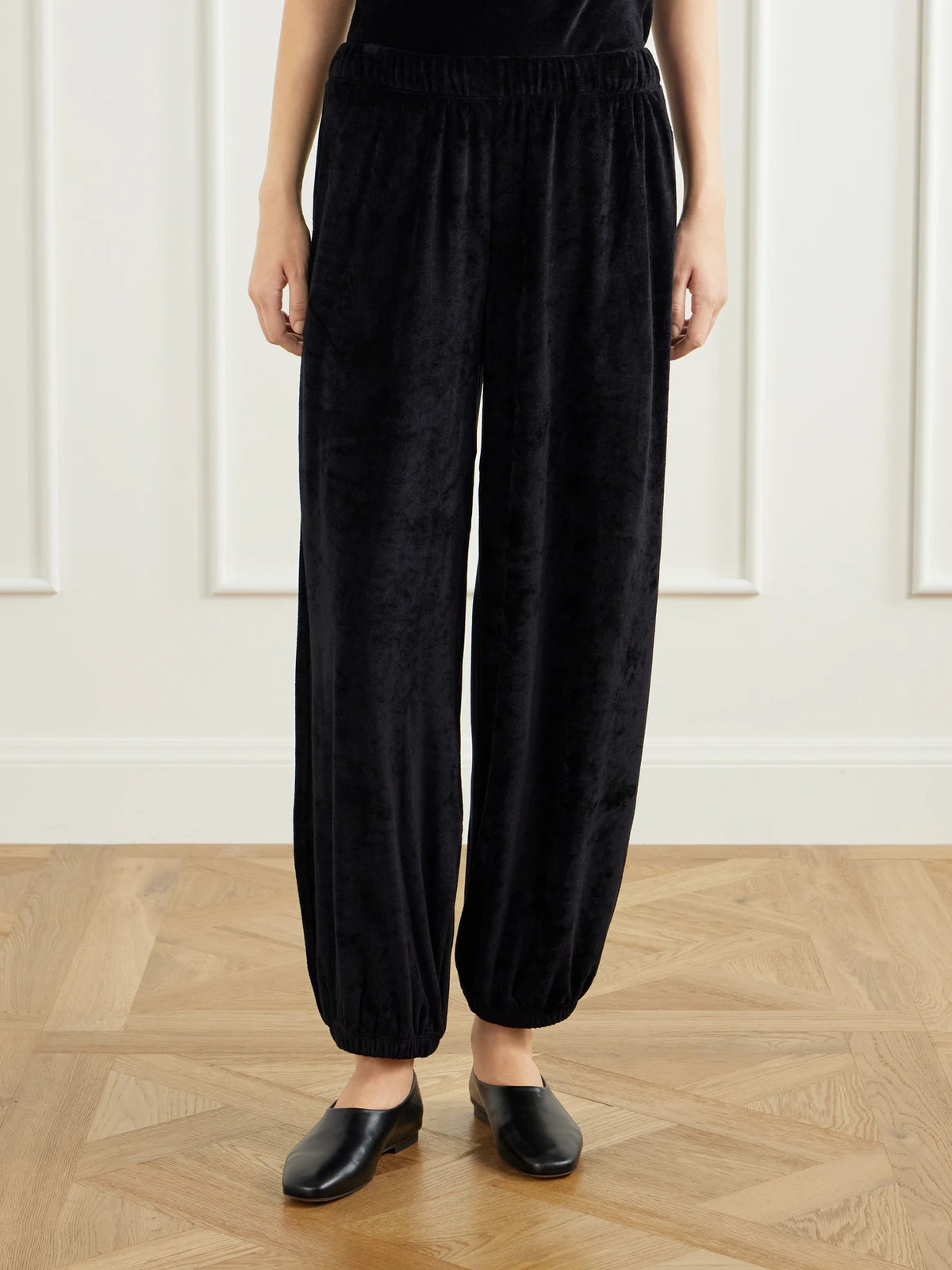 Suzie Kondi Paxos Velour Tapered Sweatpants