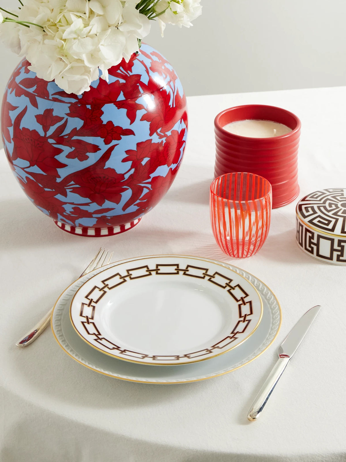 Image of Tableware. Product name - Catene Gold-plated Porcelain Dessert Plate in White colour by brand - GINORI 1735