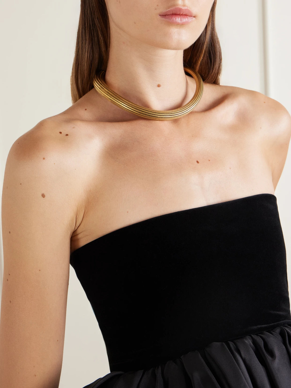 KHAITE Santa Fe Etched Torque 18-karat Gold-plated Brass Necklace