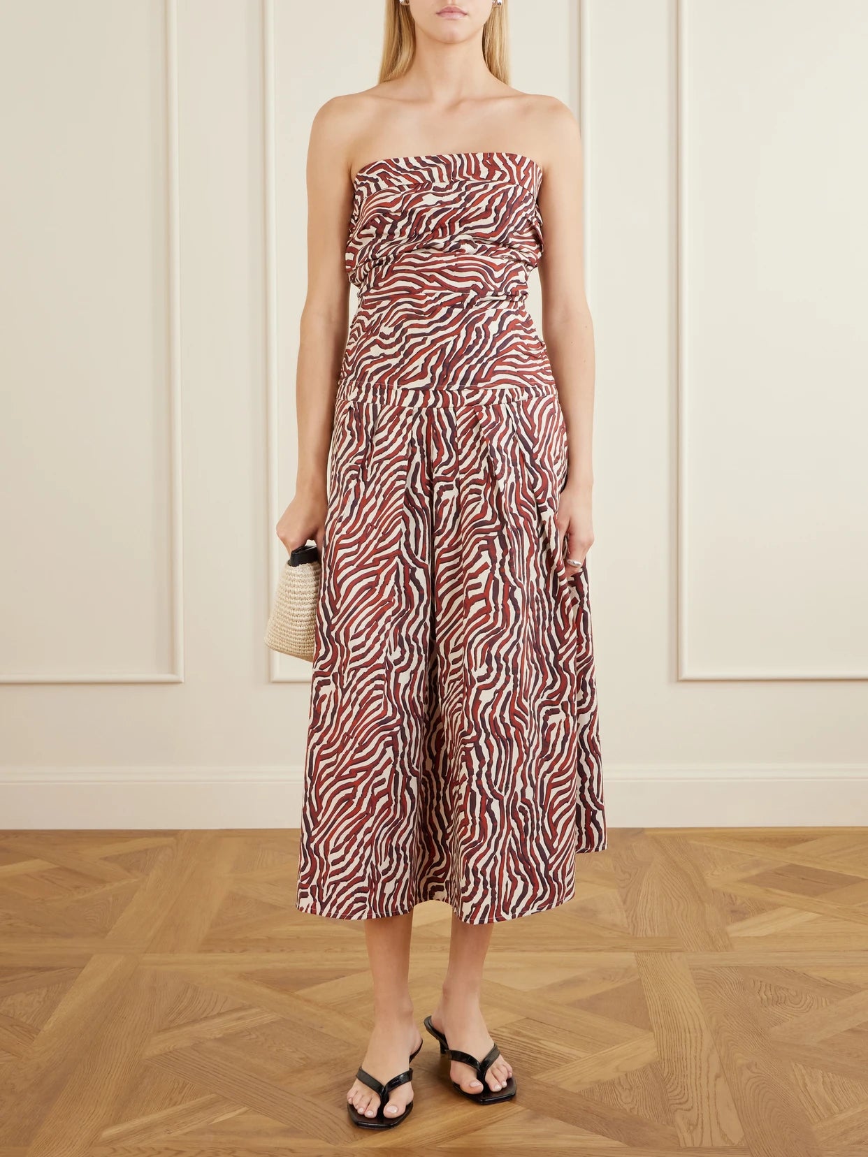 Image of a model wearing Skirts. Product name - Nessa Pleated Printed Cotton-blend Poplin Maxi Skirt in Red colour by brand - Proenza Schouler White Label