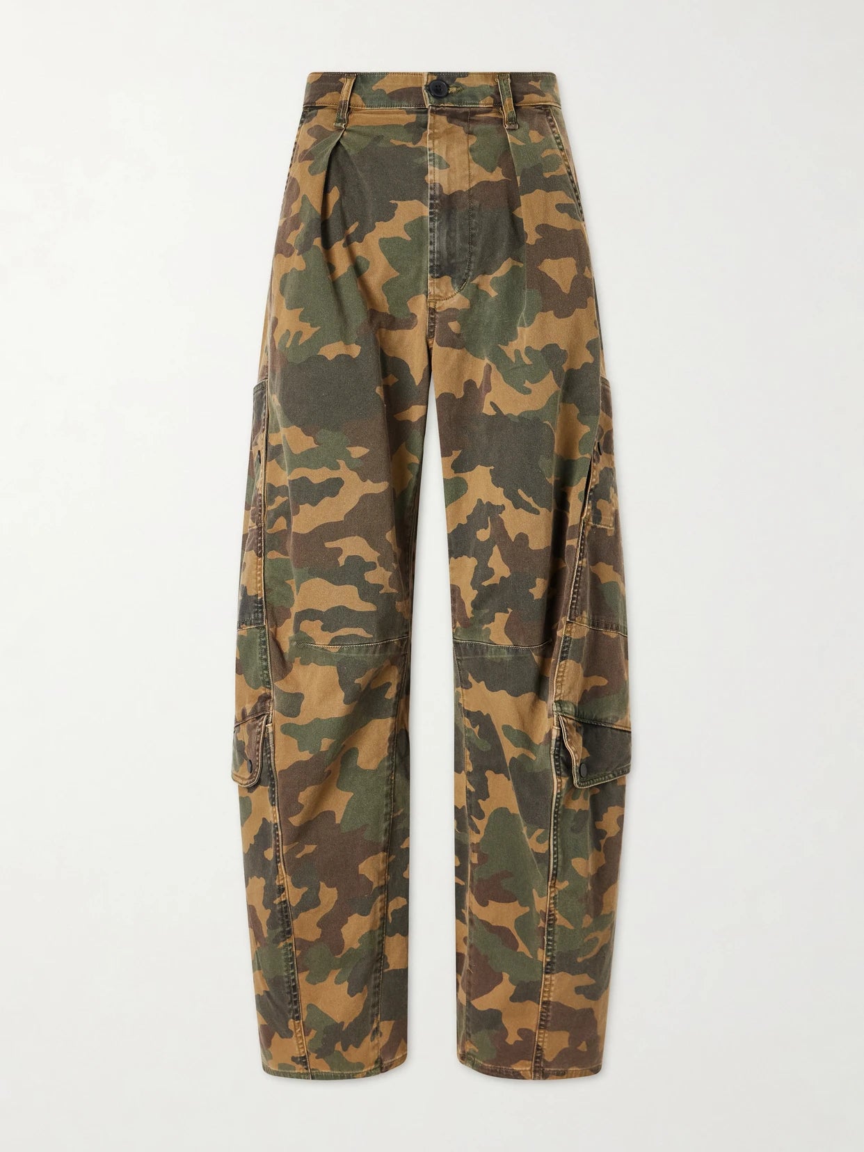 Image of a model wearing Pants. Product name - Flight Printed Mid-rise Straight-leg Cotton-blend Twill Cargo Pants in Green colour by brand - Citizens of Humanity