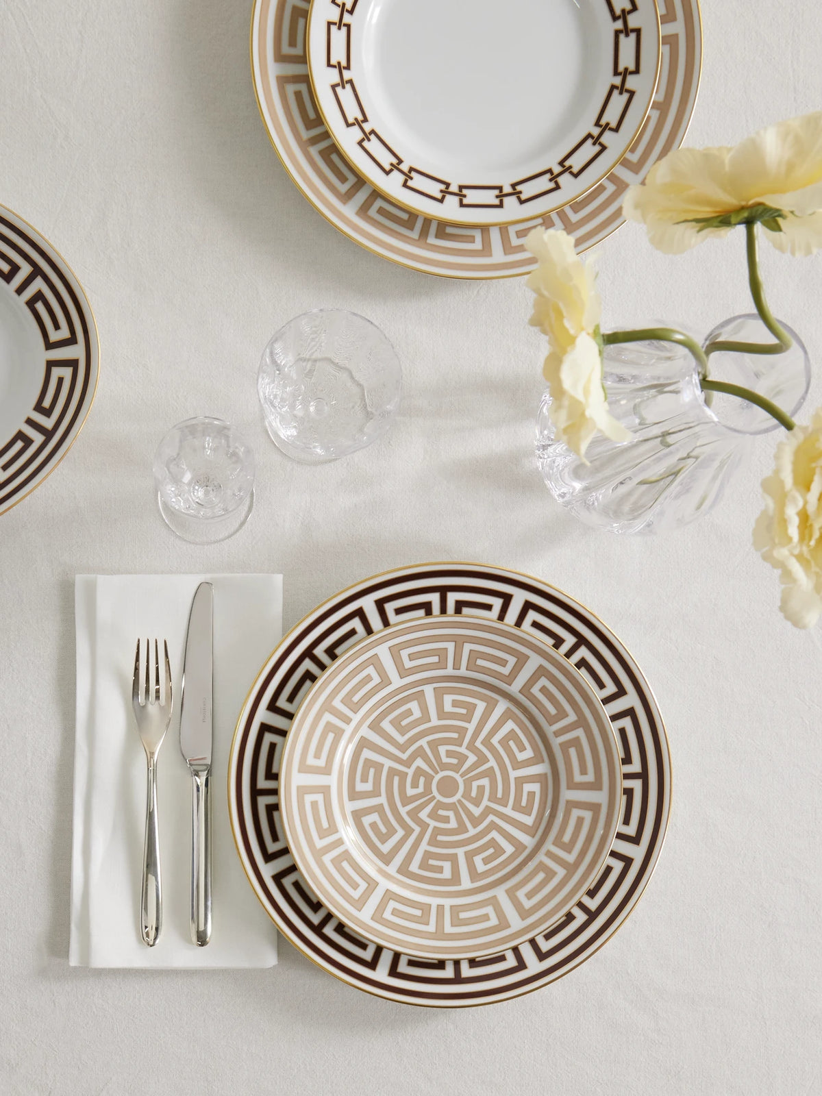 Image of Tableware. Product name - Labrinto Gold-plated Porcelain Dessert Plate in White colour by brand - GINORI 1735