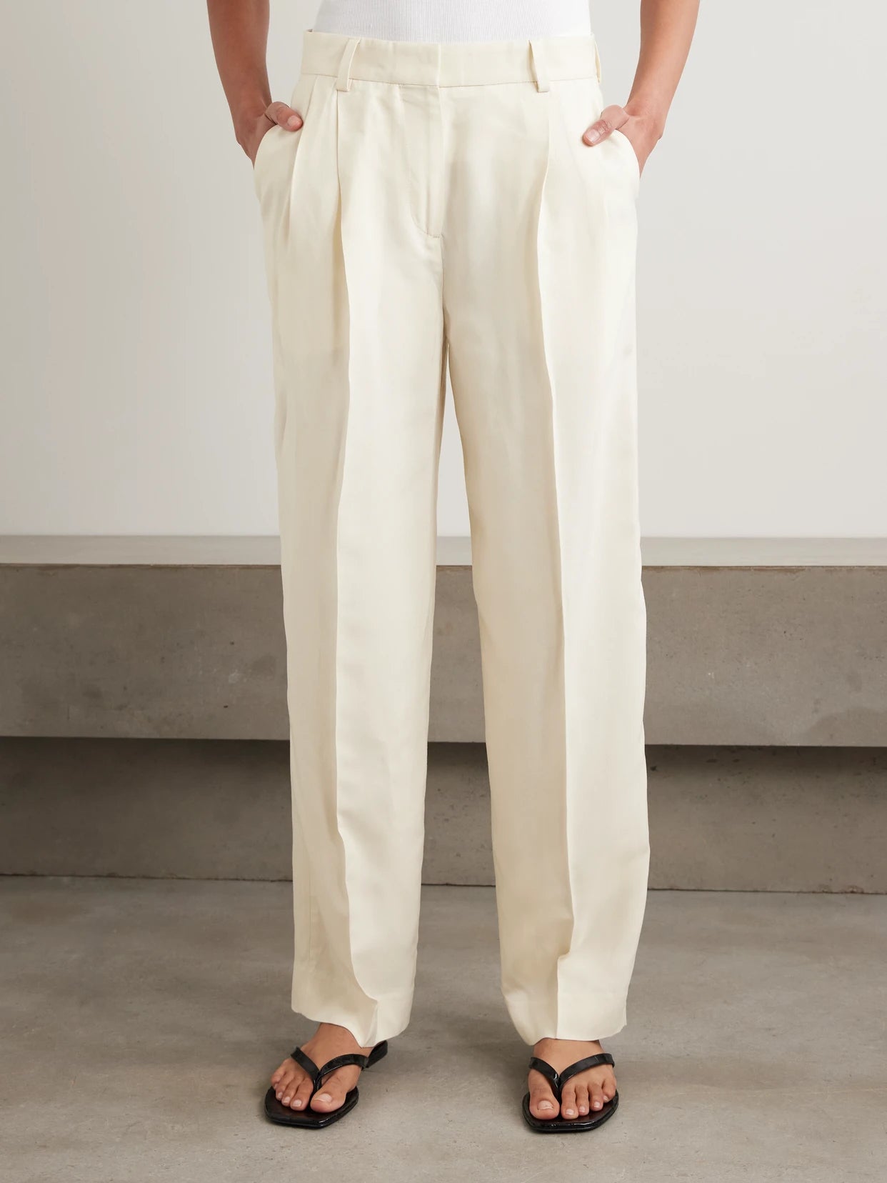 Garderob Pleated Woven Tapered Pants