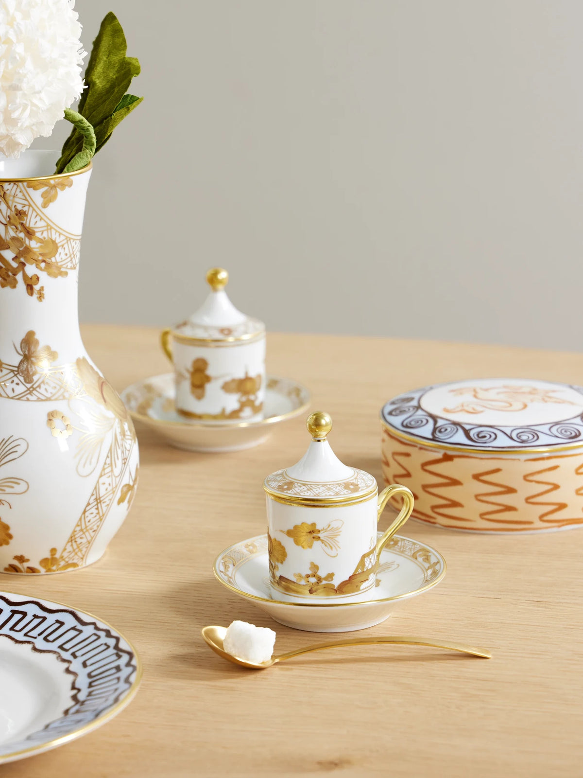 Image of Tableware. Product name - Oriente Italiano Set Of Two Gold-plated Porcelain Coffee Cups, Covers And Saucers in White colour by brand - GINORI 1735