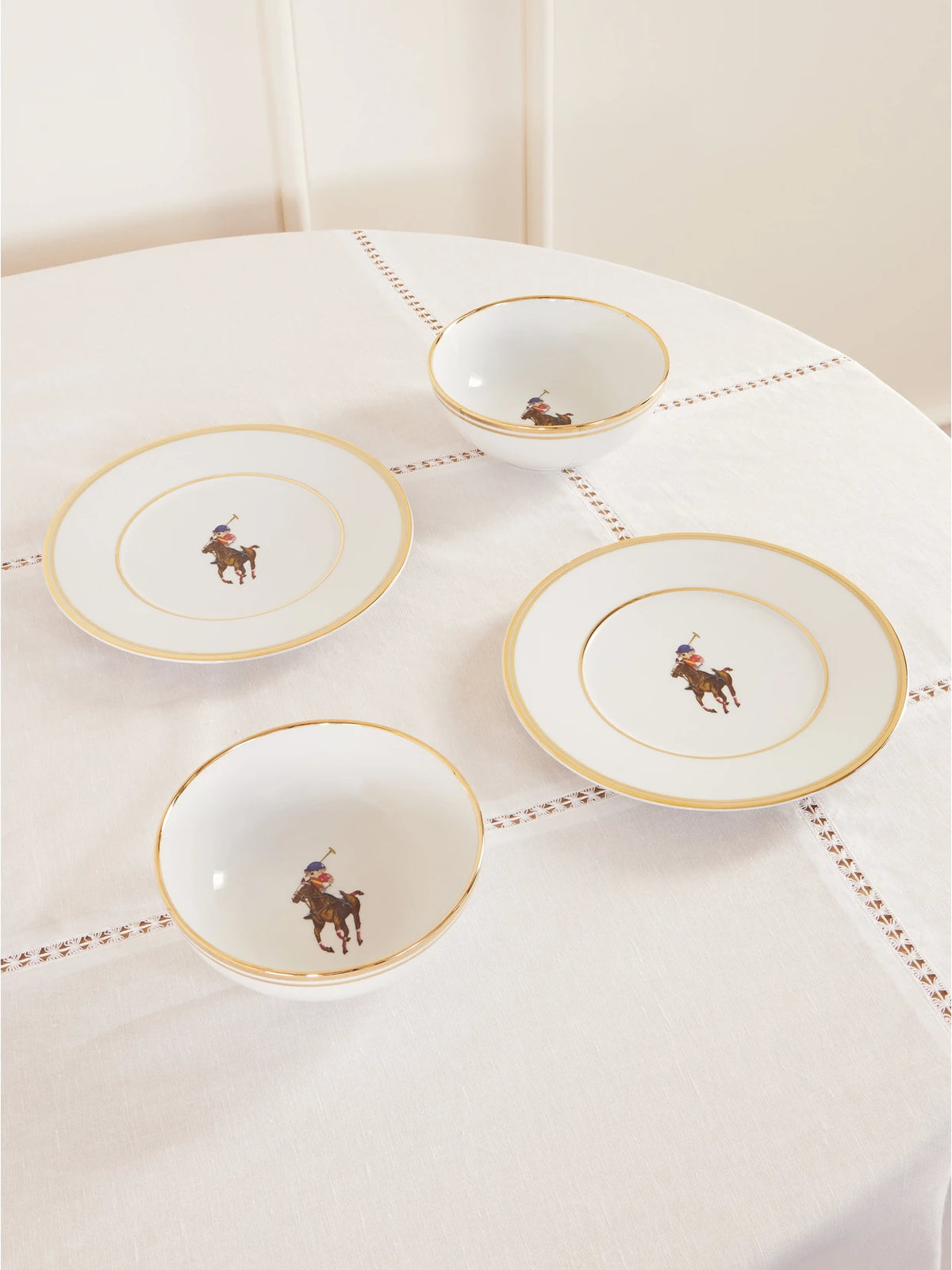 Lunar Set Of Four Gold-plated Porcelain Bowls And Dessert Plates