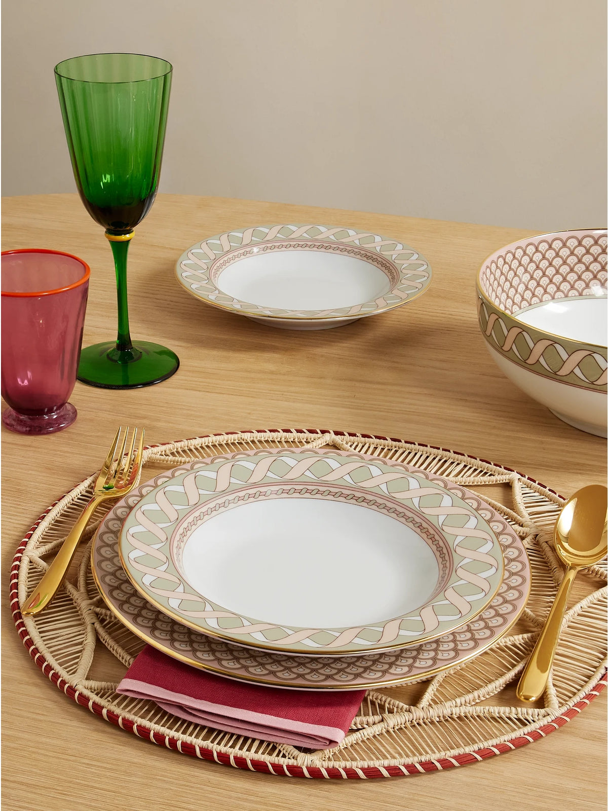 Image of Tableware. Product name - Gold-plated Porcelain Soup Bowls in Pink colour by brand - La DoubleJ