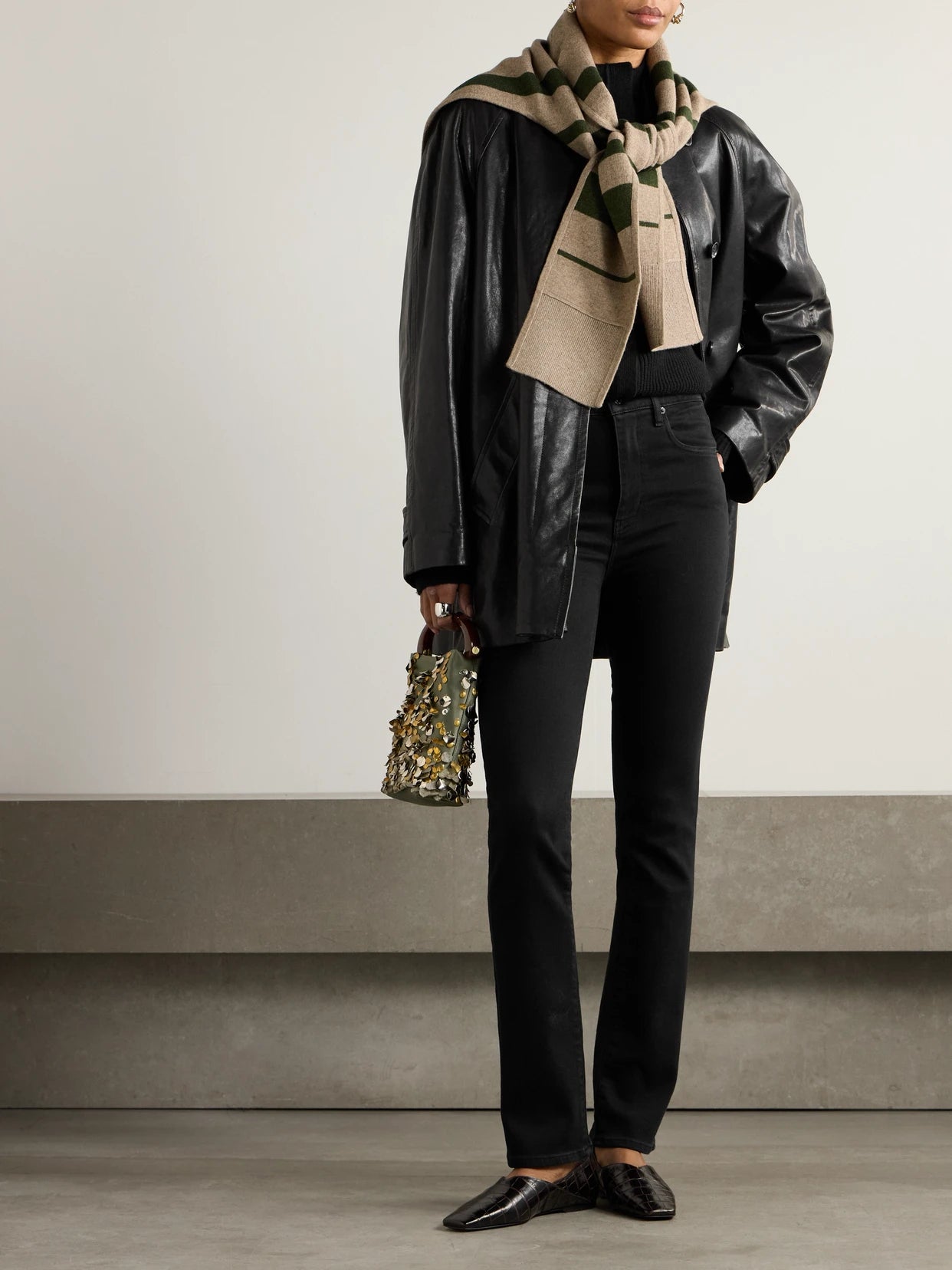 Image of Jeans. Product name - Pencil Super Stretch Mid-rise Skinny Jeans in Black colour by brand - FRAME
