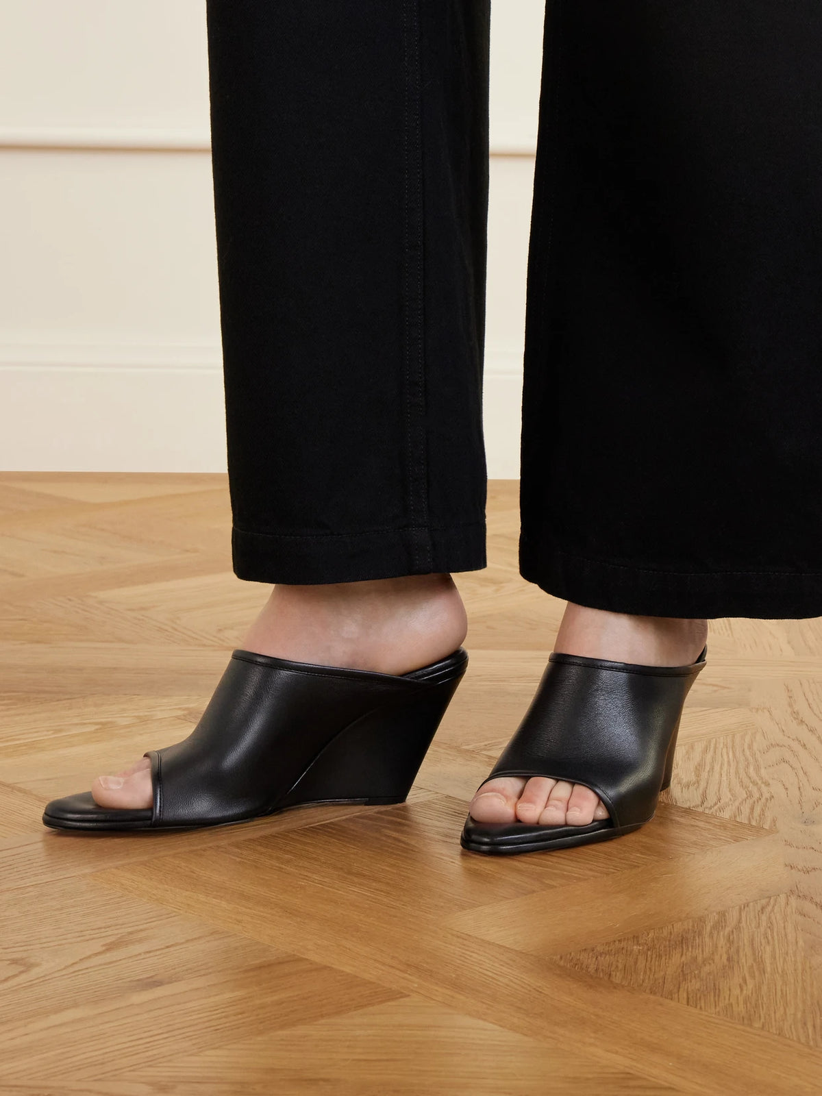 75 Stretch Leather Wedge Mules