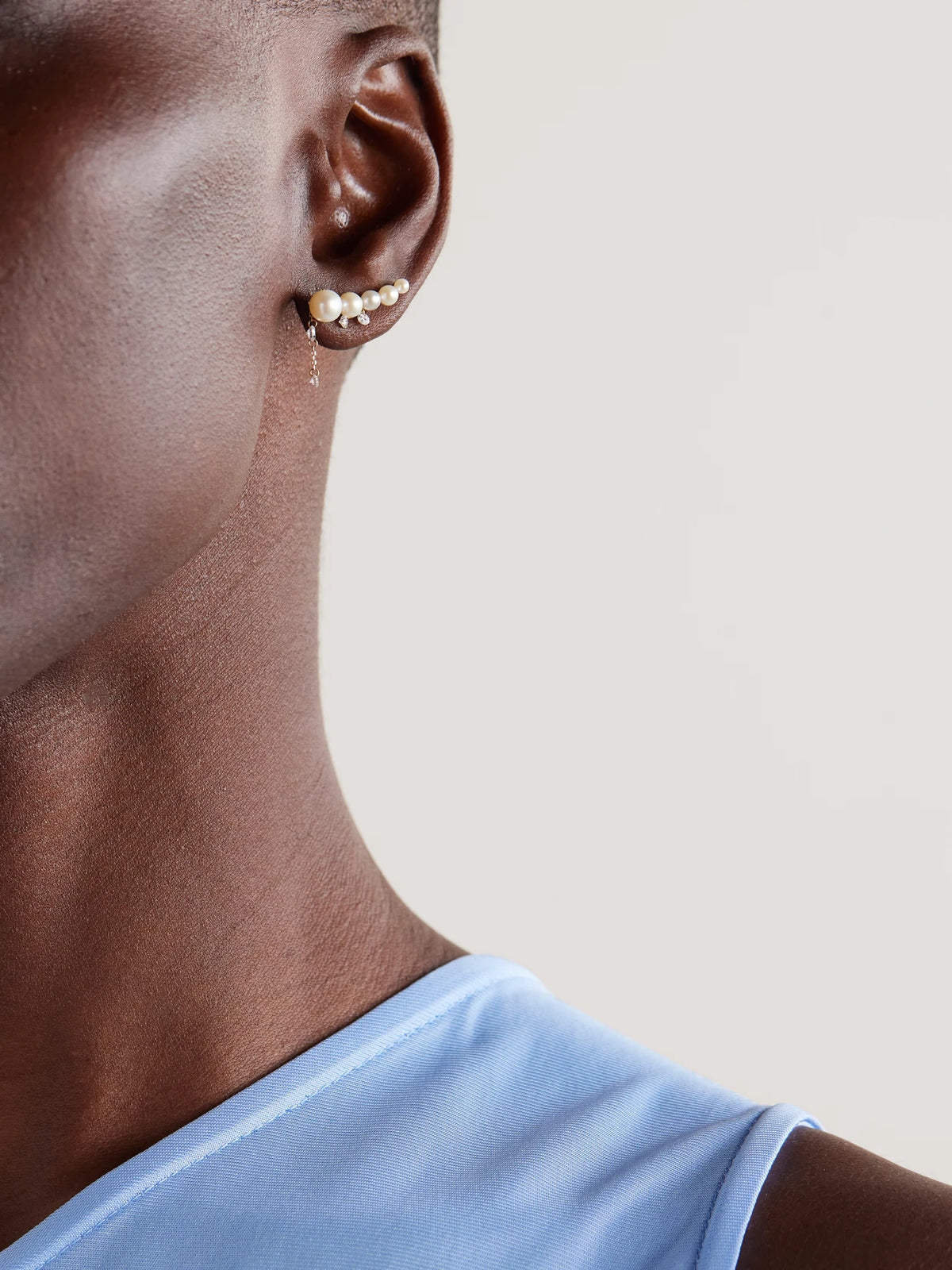 Image of Earrings. Product name - Aphrodite 18-karat Gold Pearl And Diamond Single Earring in Multi colour by brand - Persée