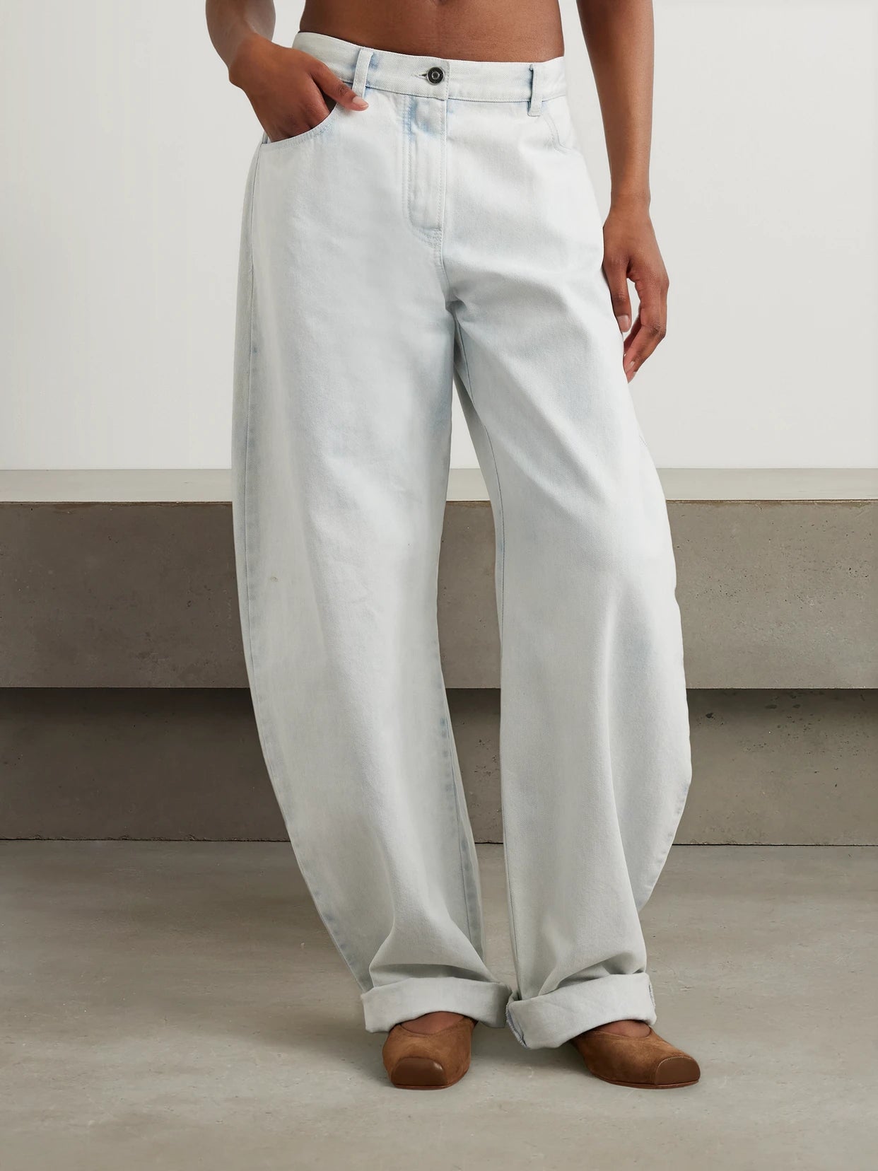Low-rise Barrel-leg Jeans