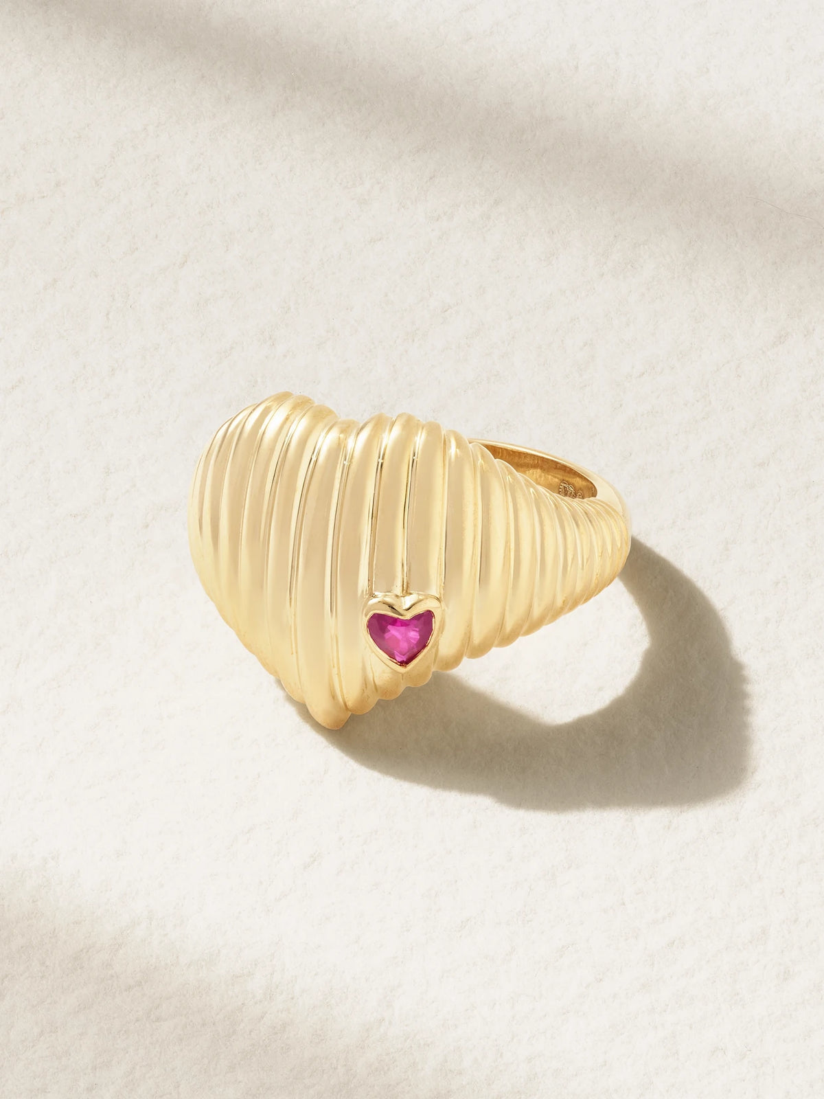 Chevaliere Berlingot 9-karat Gold Ruby Signet Ring